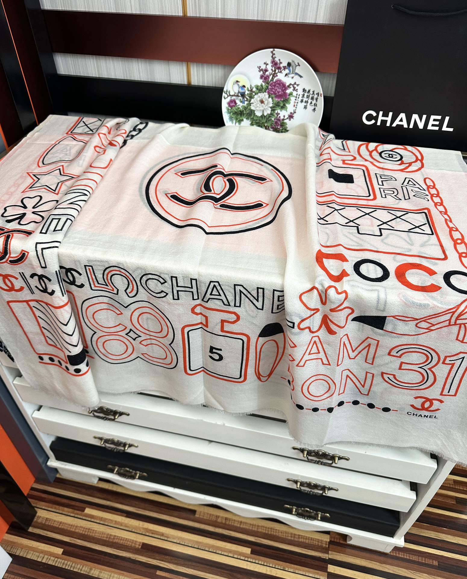 。上新小香 银丝2026 最新款[吃瓜]闪闪发光[咖啡]顶级设计太美了，真心赞👍【羊绒绒长巾】😘💍实物真