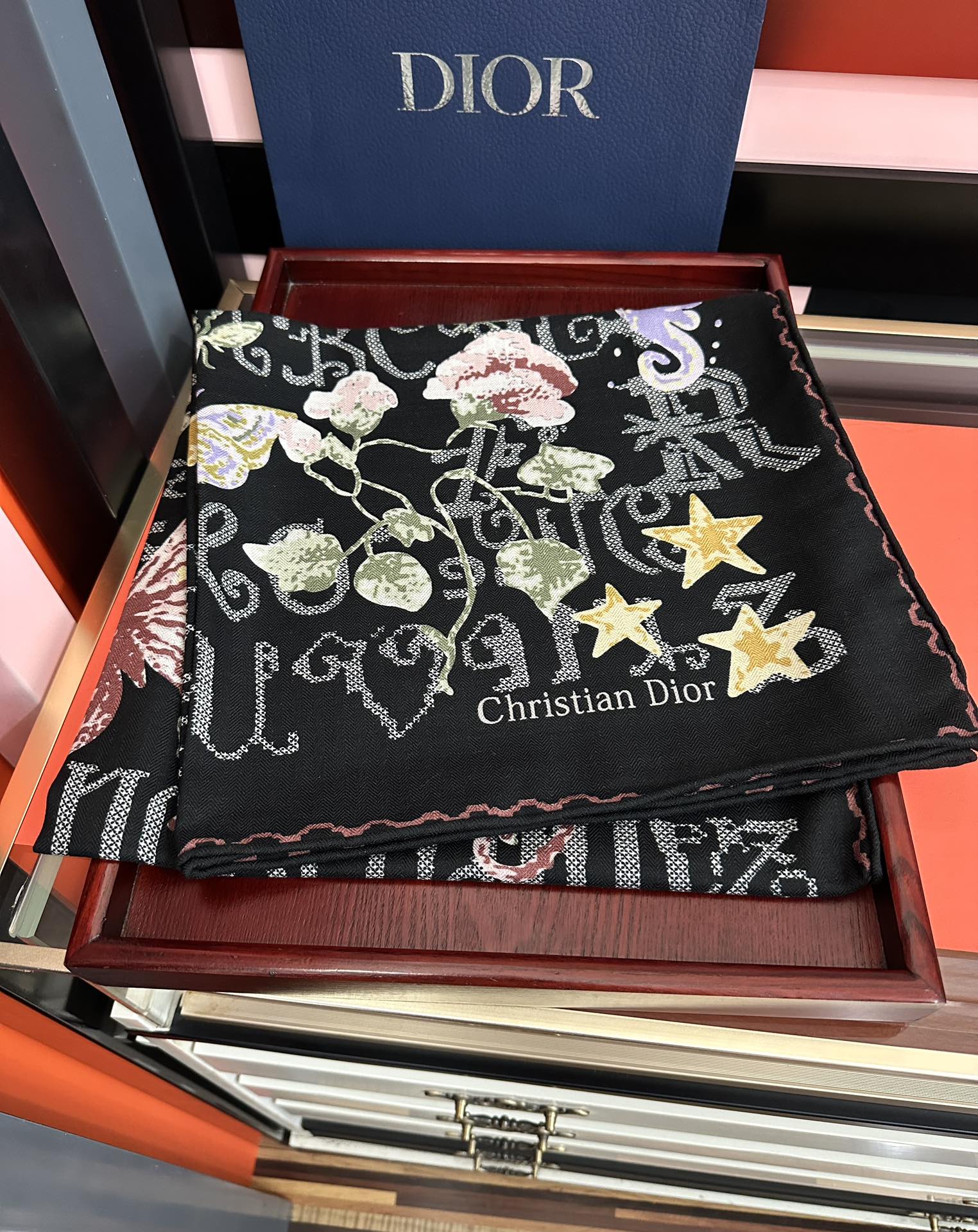 上新❤️迪奥 ZG同步【双面同色】经典优雅[礼物]~气质到骨子里[色]新一季的面料超高级，真心超级柔软，