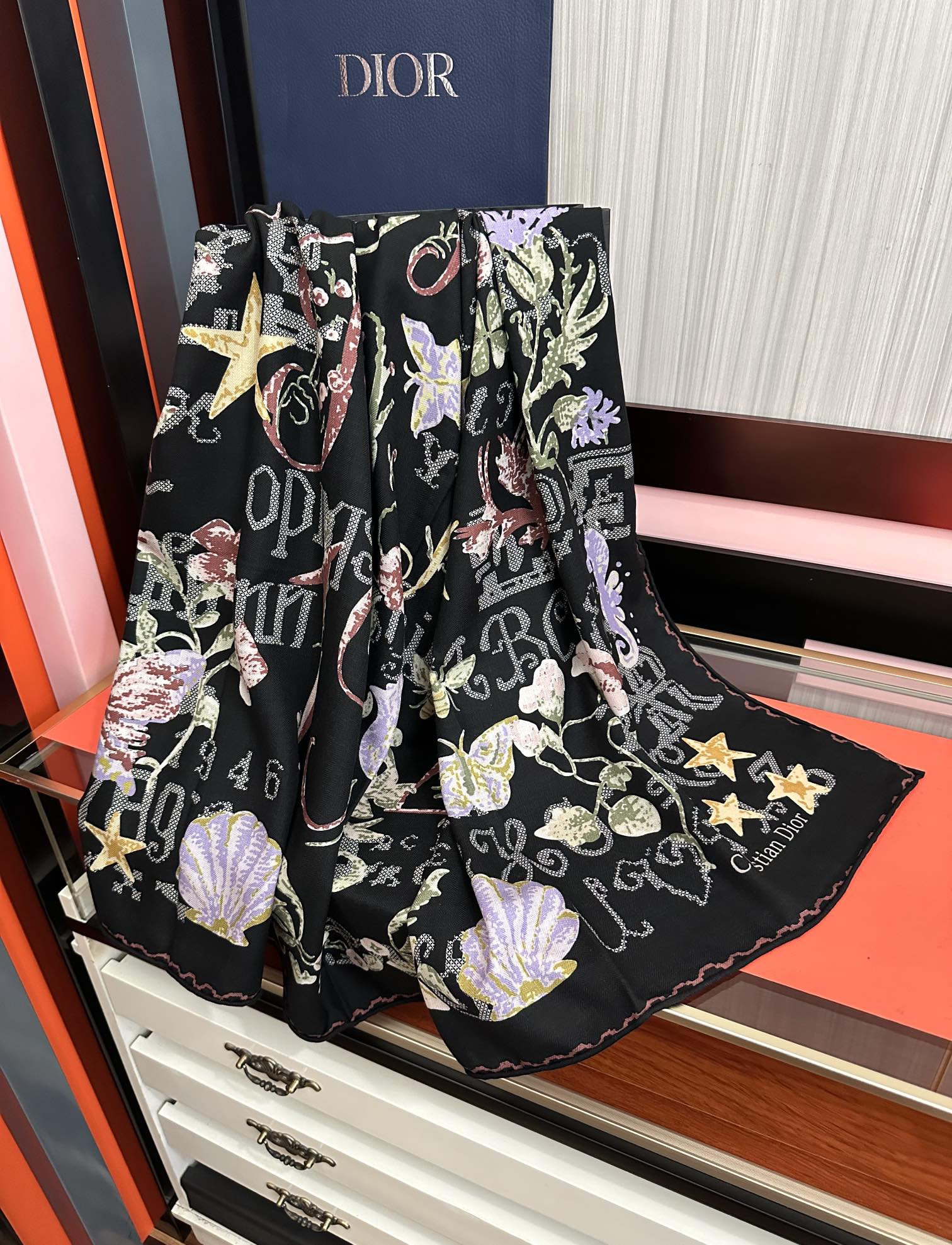 上新❤️迪奥 ZG同步【双面同色】经典优雅[礼物]~气质到骨子里[色]新一季的面料超高级，真心超级柔软，