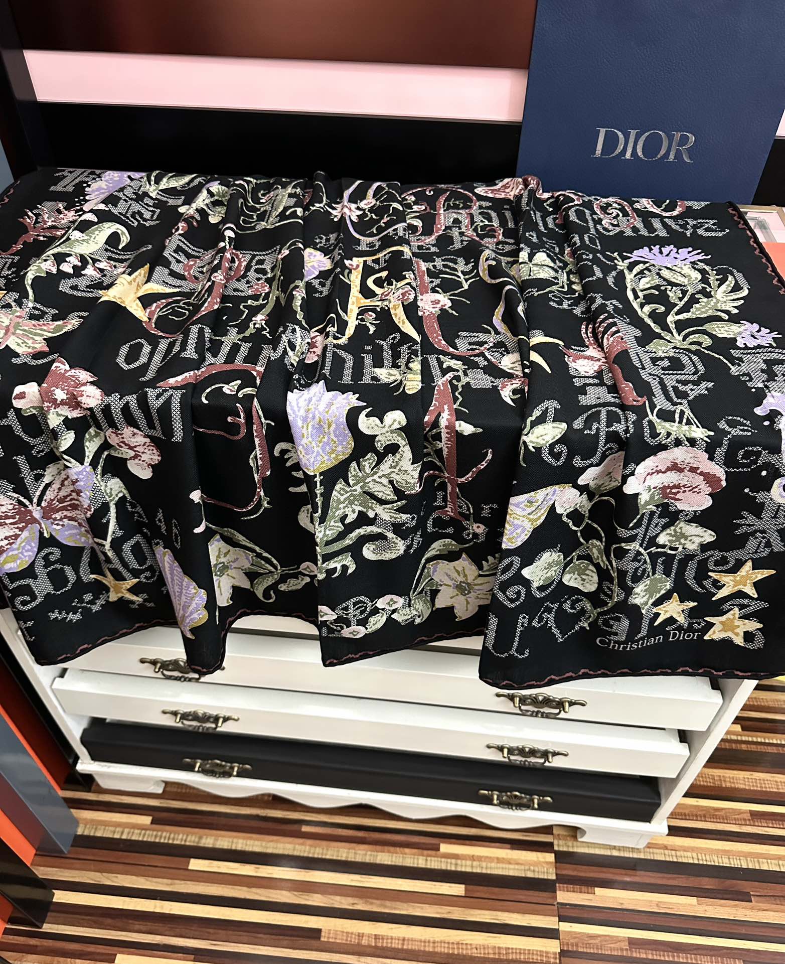 上新❤️迪奥 ZG同步【双面同色】经典优雅[礼物]~气质到骨子里[色]新一季的面料超高级，真心超级柔软，