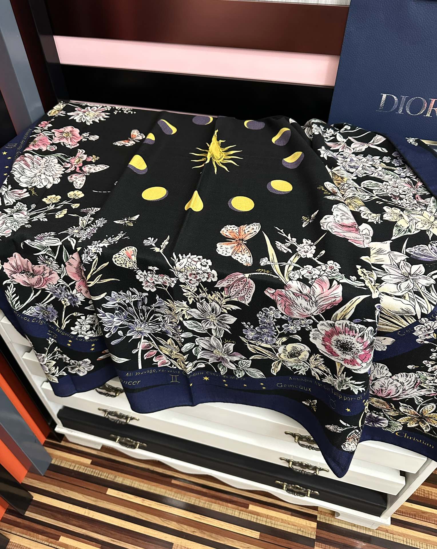 上新❤️迪奥 2025【花奔系列双面同色】经典优雅[礼物]~气质到骨子里[色]新一季的面料超高级，真心超