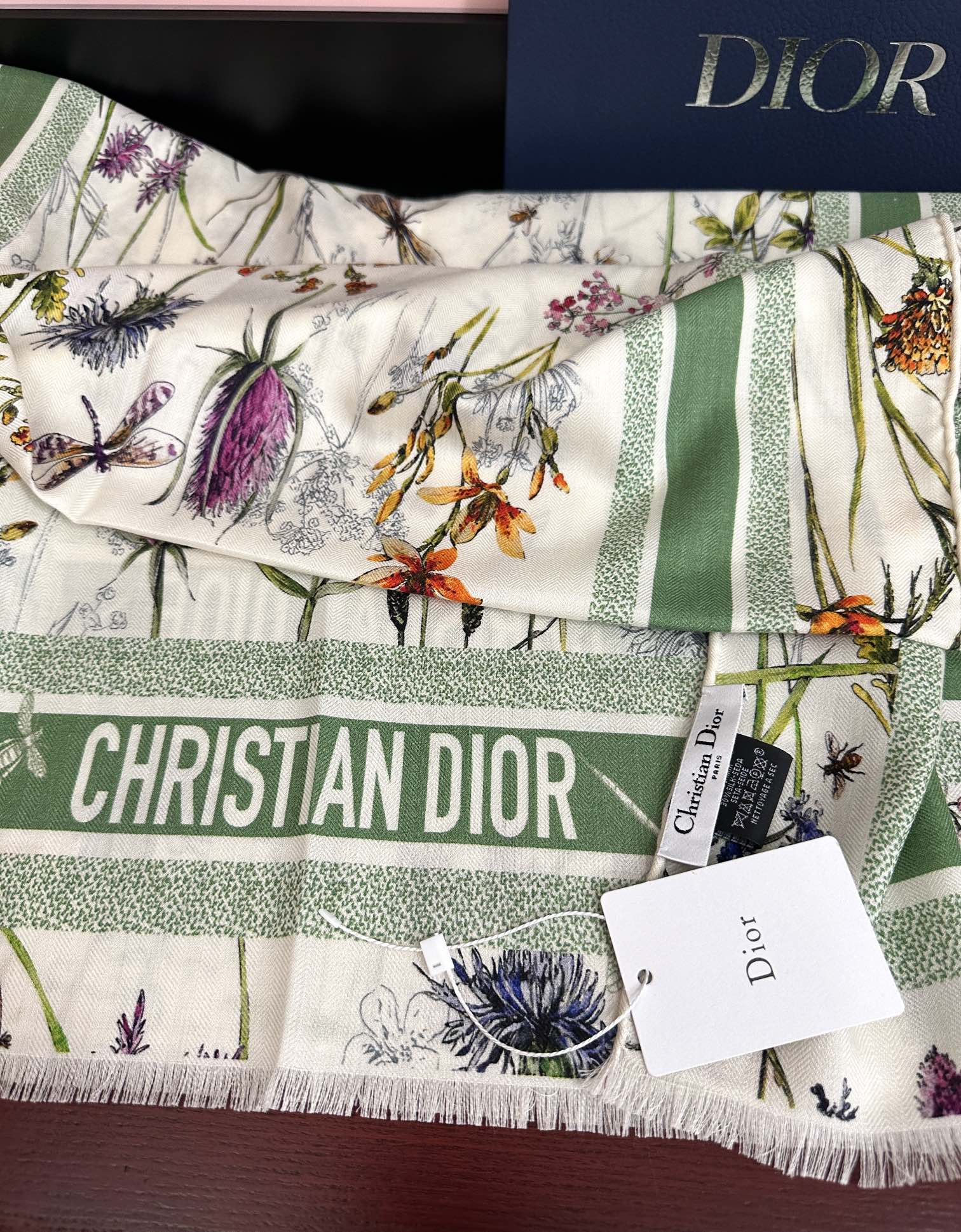 新款。2011迪奥 太美了[嘴唇]ZG同步 双面同色 [吃瓜]下手一定要快[嘴唇]四季都可以用[勾引]真