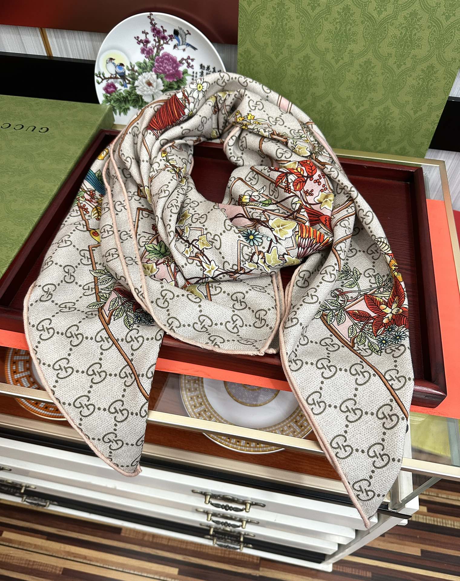 爆款。古奇 【GG图案双面同色】永远流行[礼物]~新一季的面料超高级，真心超级柔软，丝丝顺滑[太阳]韧性