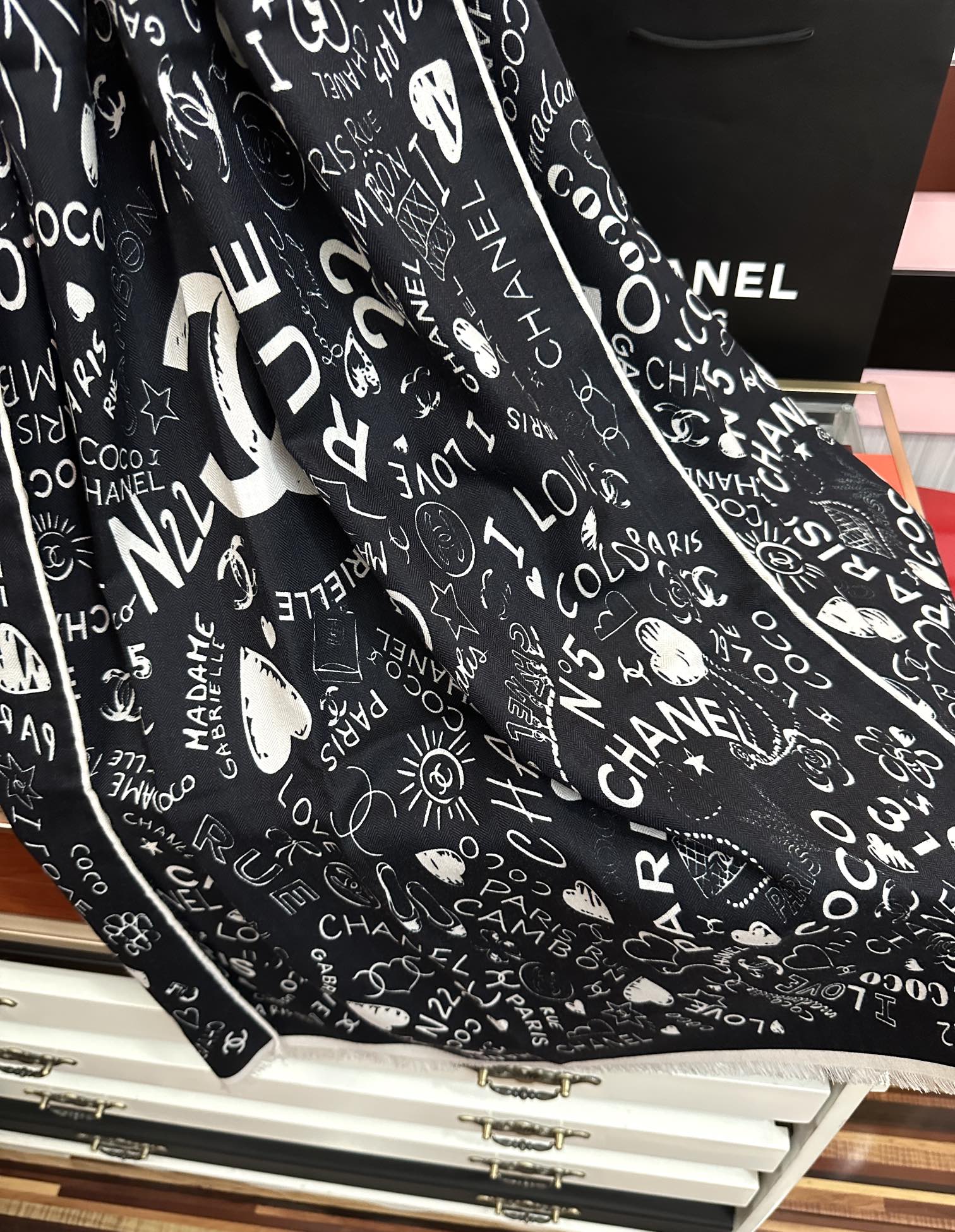 。新款 小香 双面同色 2026【coco涂鸦系列】太美了[吃瓜]下手一定要快[嘴唇]四季都可以用[勾引