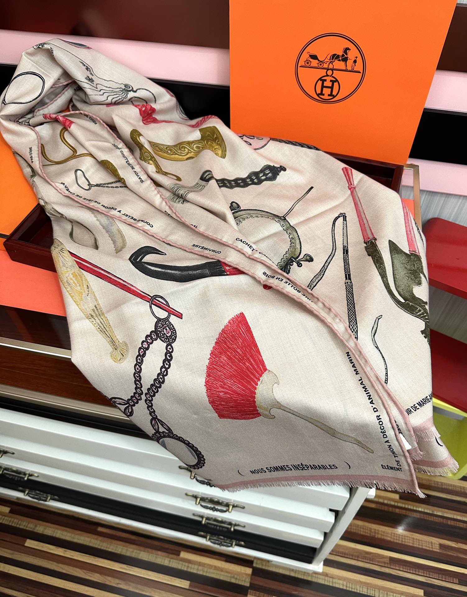 。新款 2026爱马仕。【型影相随】双面同色 太美了[吃瓜]下手一定要快[嘴唇]四季都可以用[勾引]真心