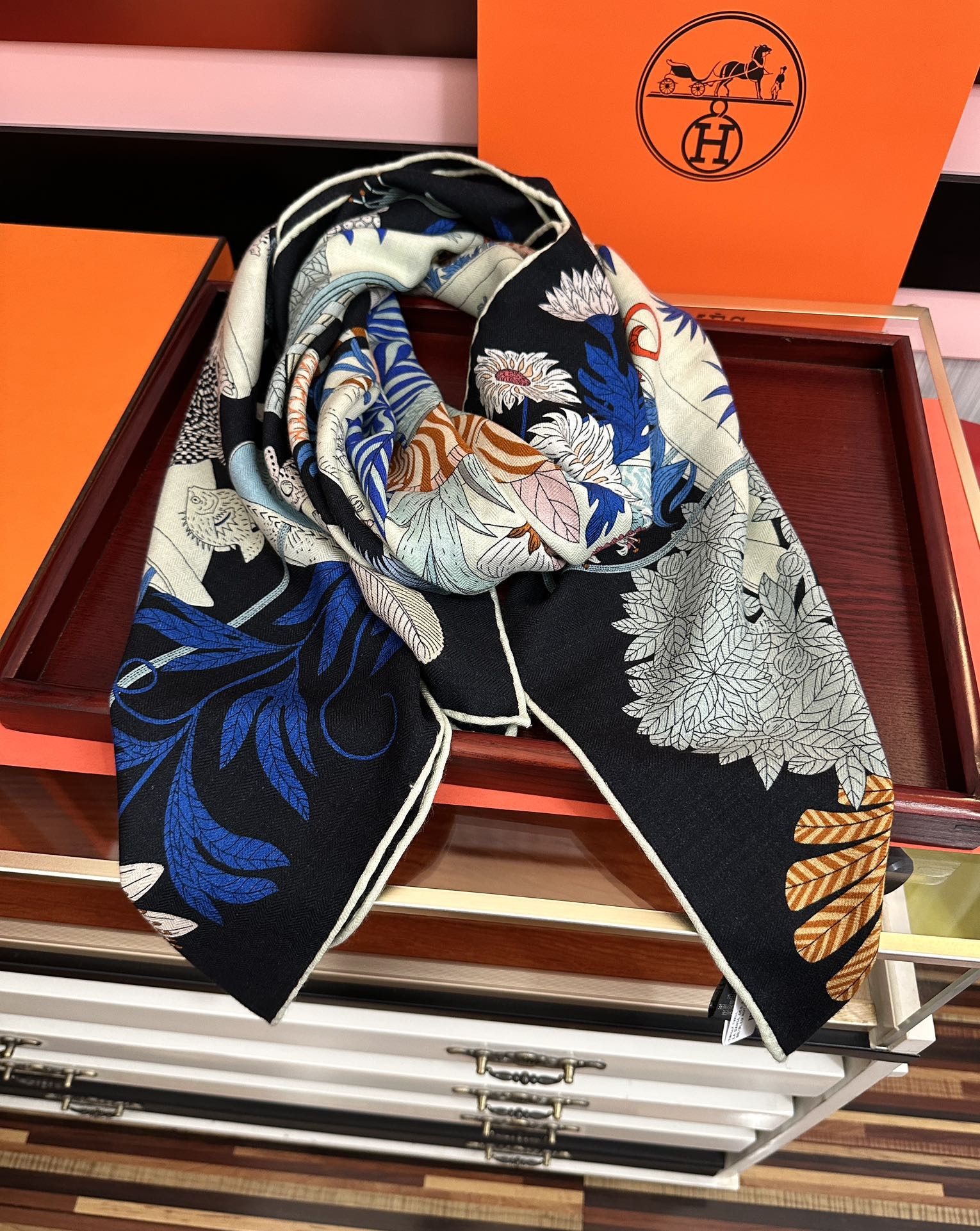 新款。爱马仕2026秋冬新款[爱心][太阳]我就不推荐了回头分享一下部分复刻款的老款信息资料供大家参考[