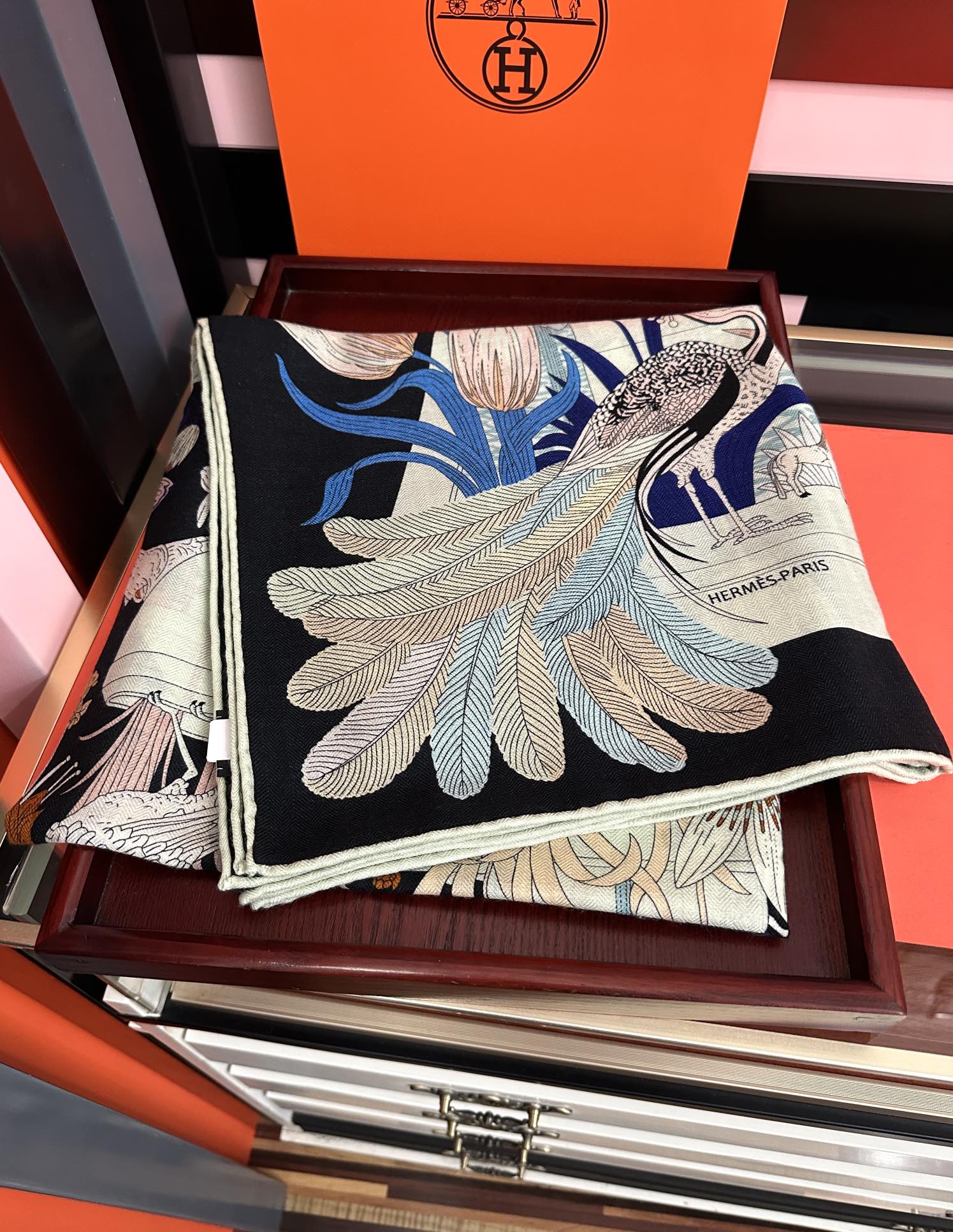 新款。爱马仕2026秋冬新款[爱心][太阳]我就不推荐了回头分享一下部分复刻款的老款信息资料供大家参考[