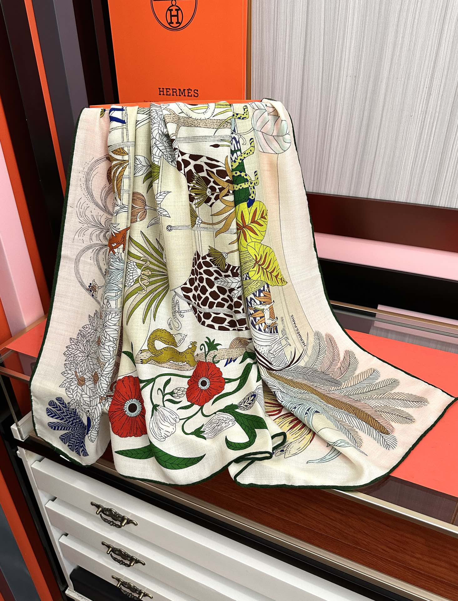 新款。爱马仕2026秋冬新款[爱心][太阳]我就不推荐了回头分享一下部分复刻款的老款信息资料供大家参考[