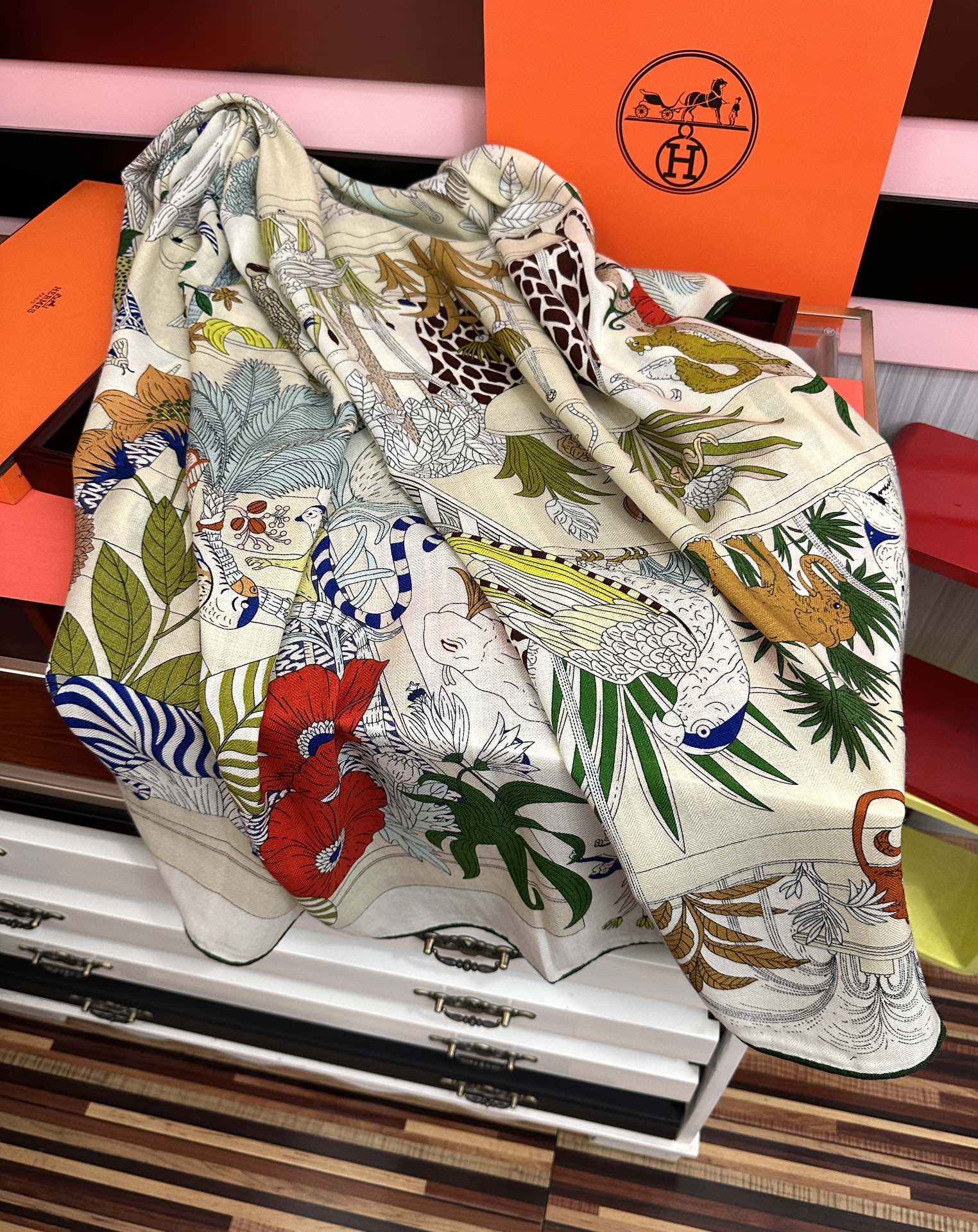 新款。爱马仕2026秋冬新款[爱心][太阳]我就不推荐了回头分享一下部分复刻款的老款信息资料供大家参考[