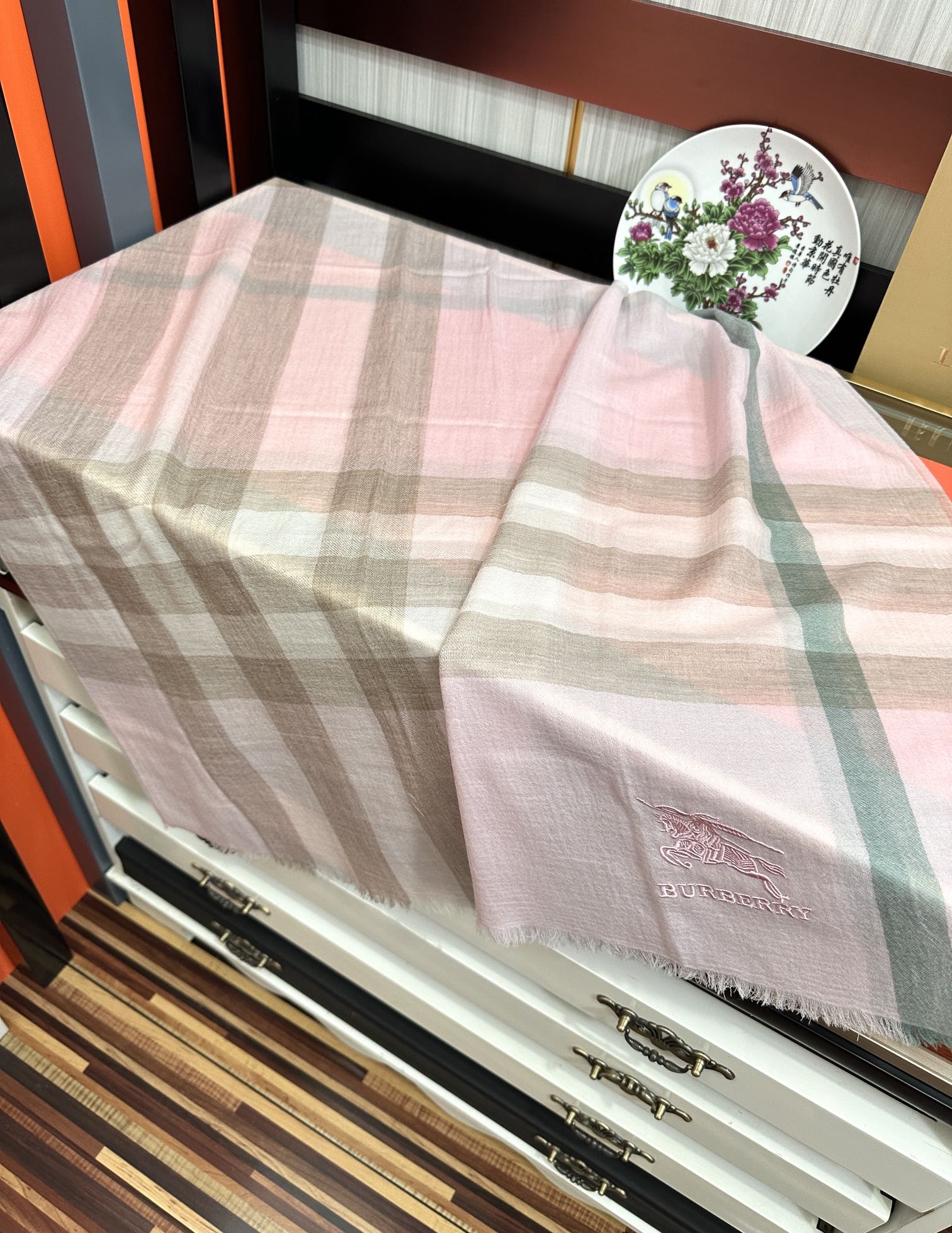 。2011 爆款巴宝莉 🧣万众瞩目战马绣标经典版到货🎆最优质的年轻设计师推出的最新概念👓搭配调色纱染再色