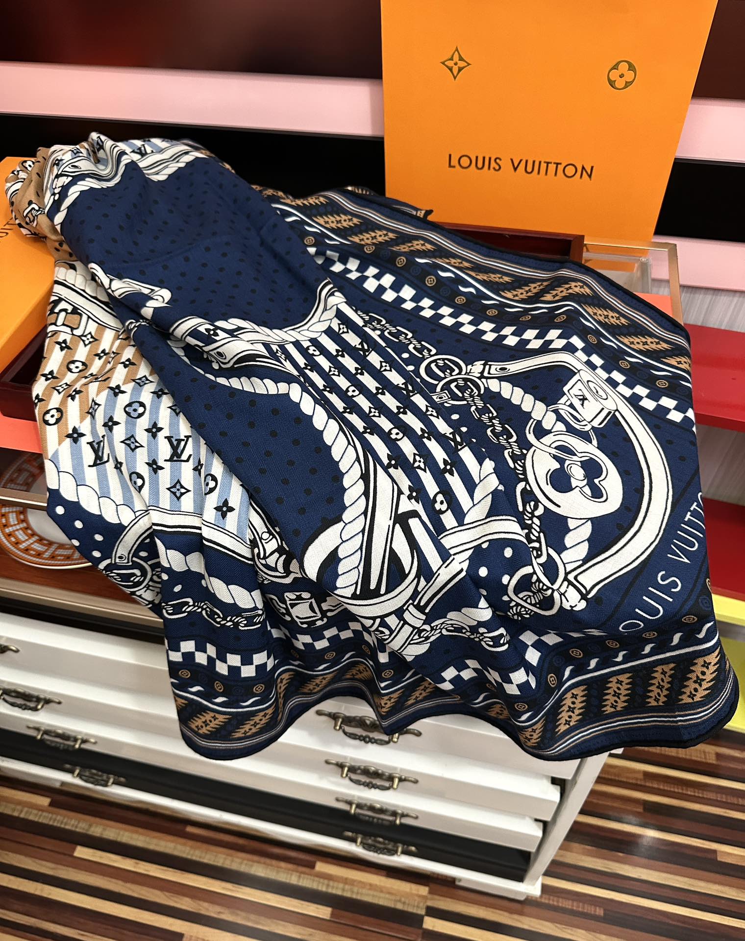 高品质 上新❤️LV 【双面同色】经典优雅[礼物]~气质到骨子里[色]新一季的面料超高级，真心超级柔软，