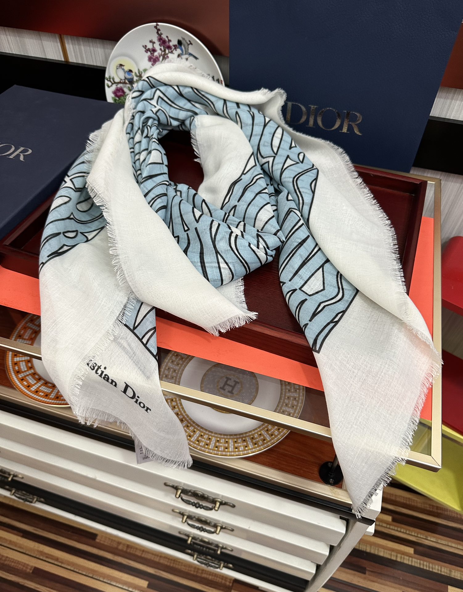 。 迪奥 2026新款羊绒围巾长款披肩[爱心]纯粹的高级和时髦感[玫瑰]太有品味了[月亮]招牌元素高端围