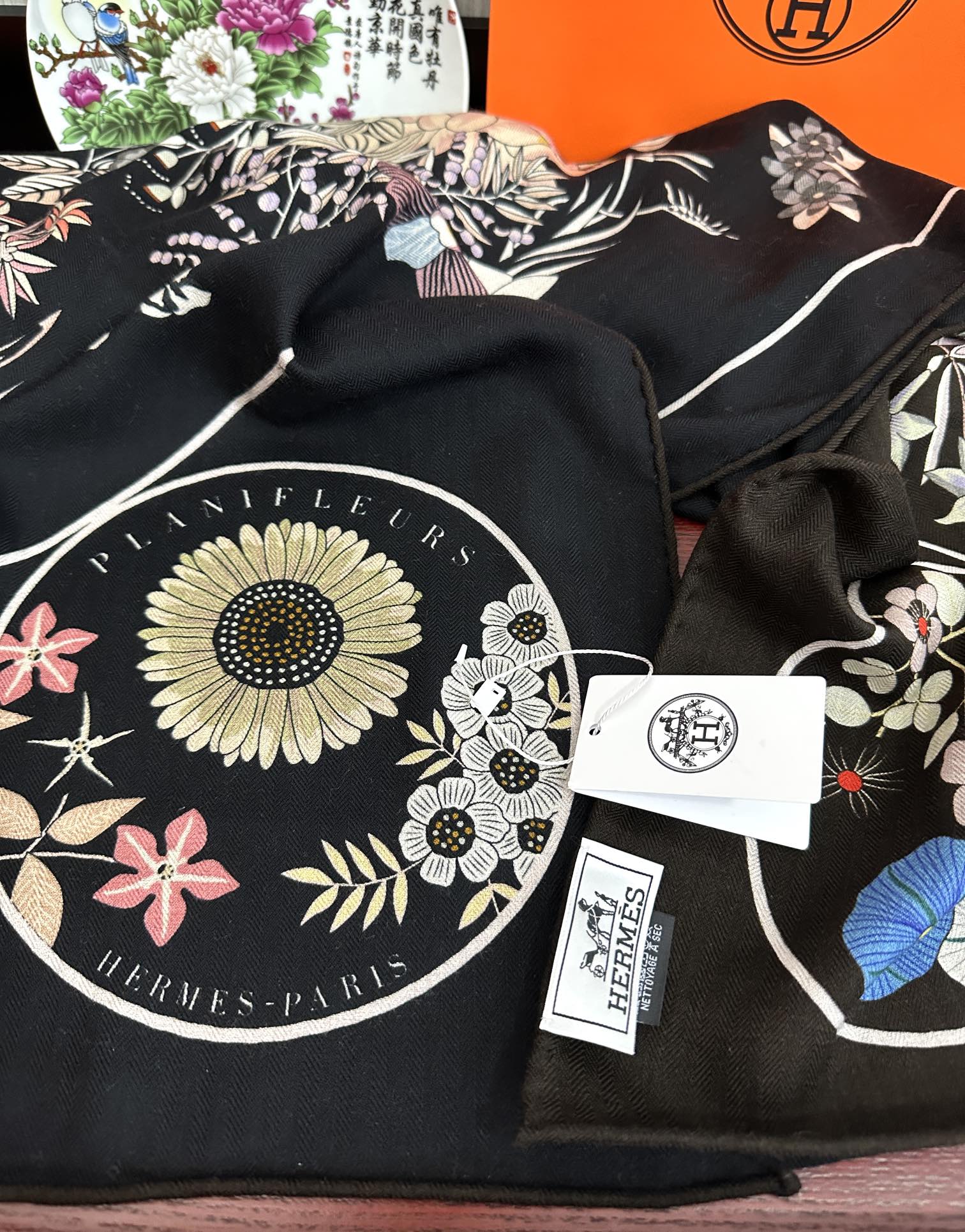 上新❤️爱马仕2026 经典优雅[礼物]~气质到骨子里[色]新一季的面料超高级，真心超级柔软，丝丝顺滑[