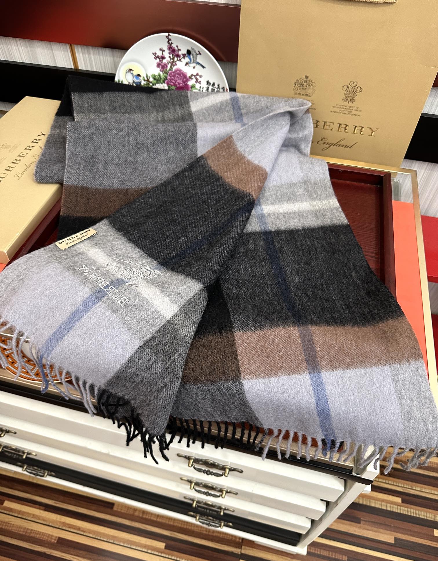 上新。巴宝莉2026 专柜新款💖男女通用情侣👫款，永不过时，上身效果非常棒👍质感醇尚的苏格兰风格💕采用纯