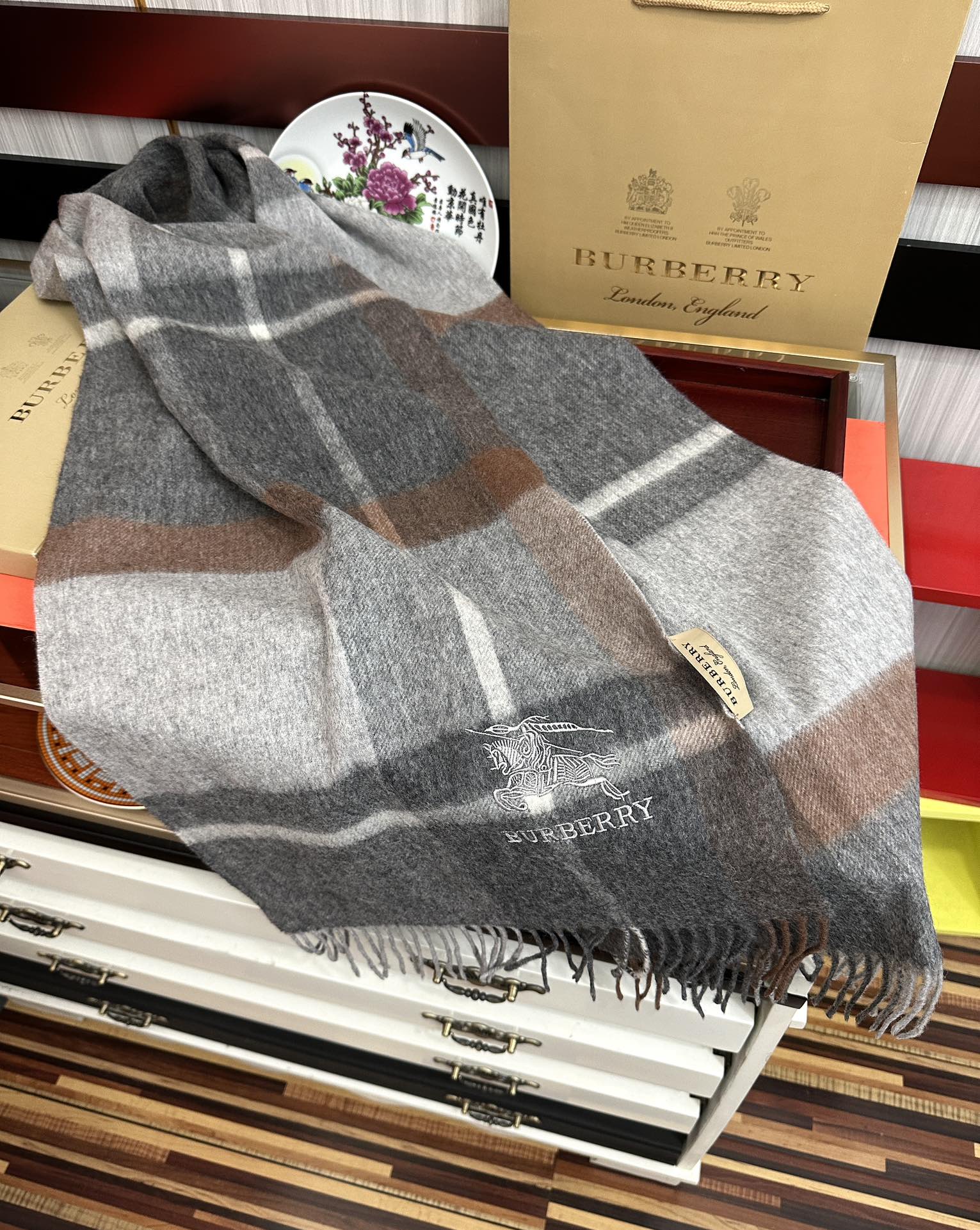 上新。巴宝莉2026 专柜新款💖男女通用情侣👫款，永不过时，上身效果非常棒👍质感醇尚的苏格兰风格💕采用纯