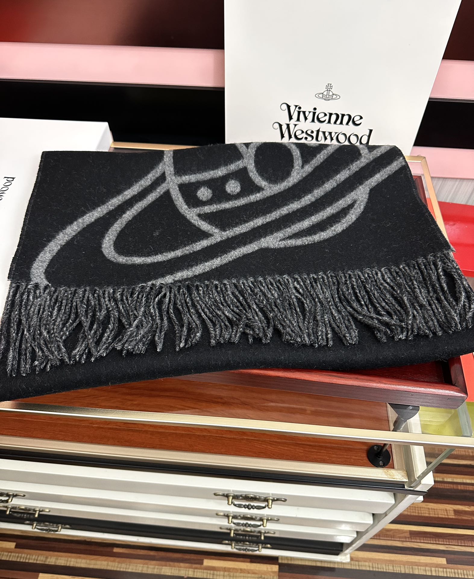 。高版本[庆祝]高品质欢迎对比“西太后Vivienne Westwood”最爱的土星从精神上[得意]才是