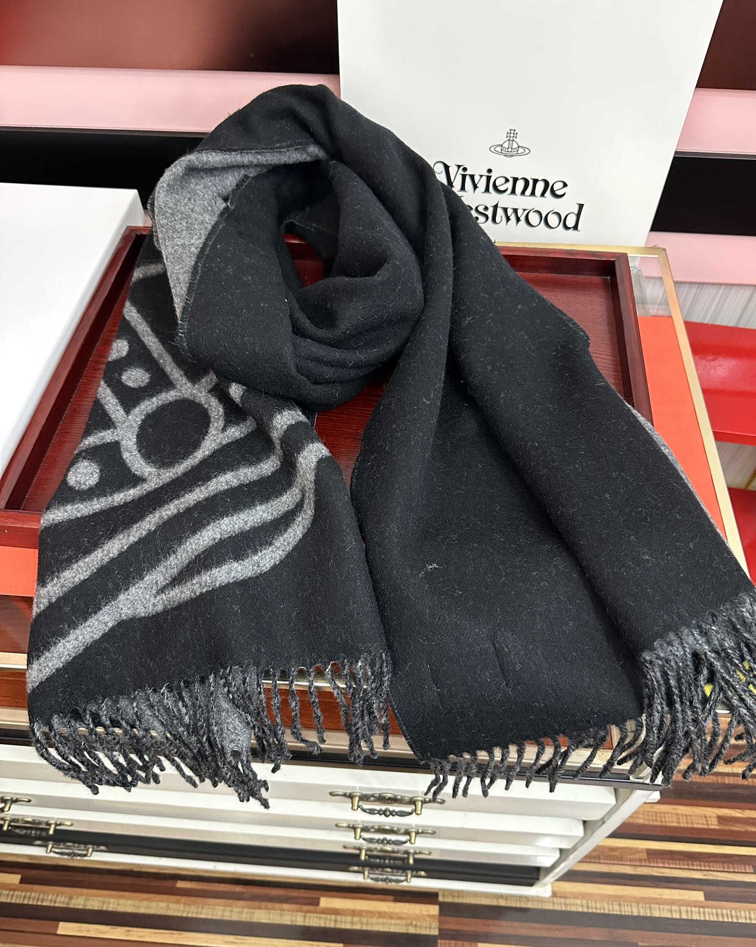 。高版本[庆祝]高品质欢迎对比“西太后Vivienne Westwood”最爱的土星从精神上[得意]才是