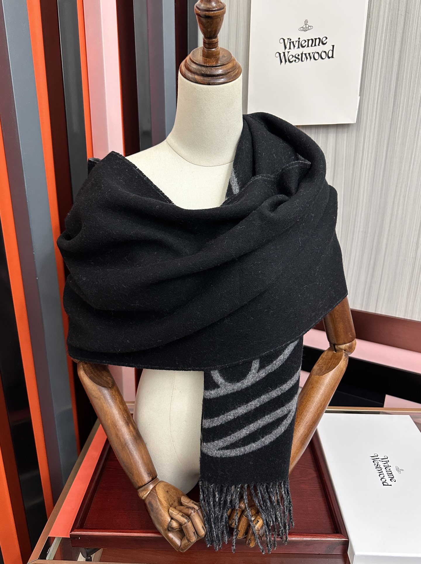 。高版本[庆祝]高品质欢迎对比“西太后Vivienne Westwood”最爱的土星从精神上[得意]才是