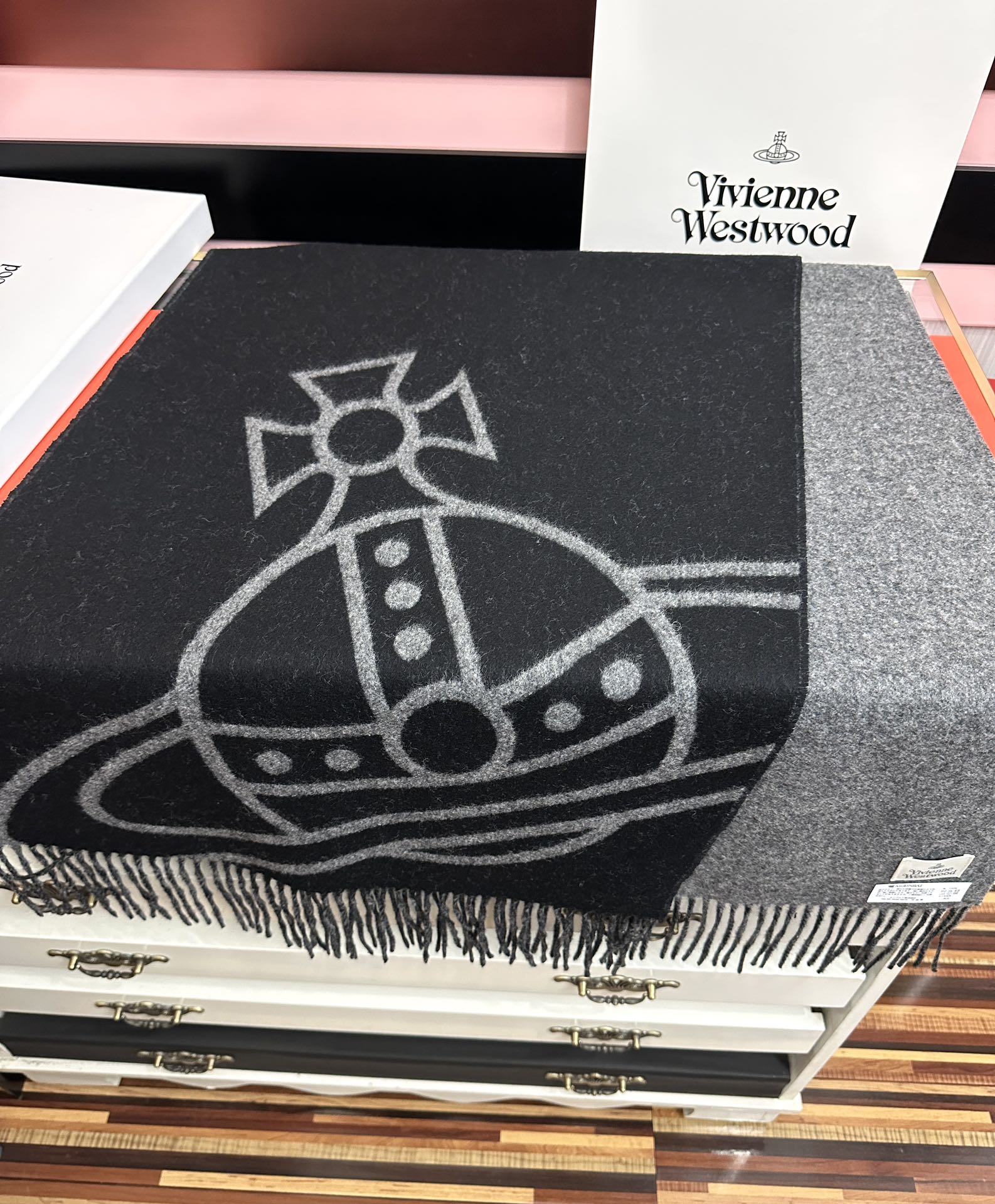 。高版本[庆祝]高品质欢迎对比“西太后Vivienne Westwood”最爱的土星从精神上[得意]才是