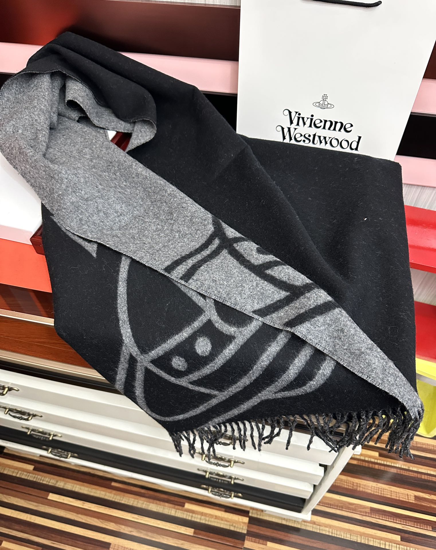 。高版本[庆祝]高品质欢迎对比“西太后Vivienne Westwood”最爱的土星从精神上[得意]才是