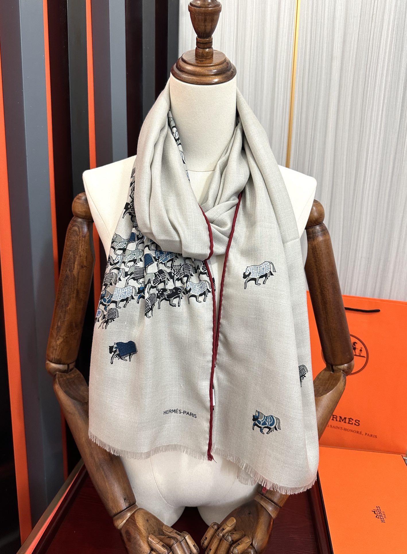 上新 爱马仕。2011【双面同色小马跳跃】太美了[吃瓜]下手一定要快[嘴唇]四季都可以用[勾引]真心美的