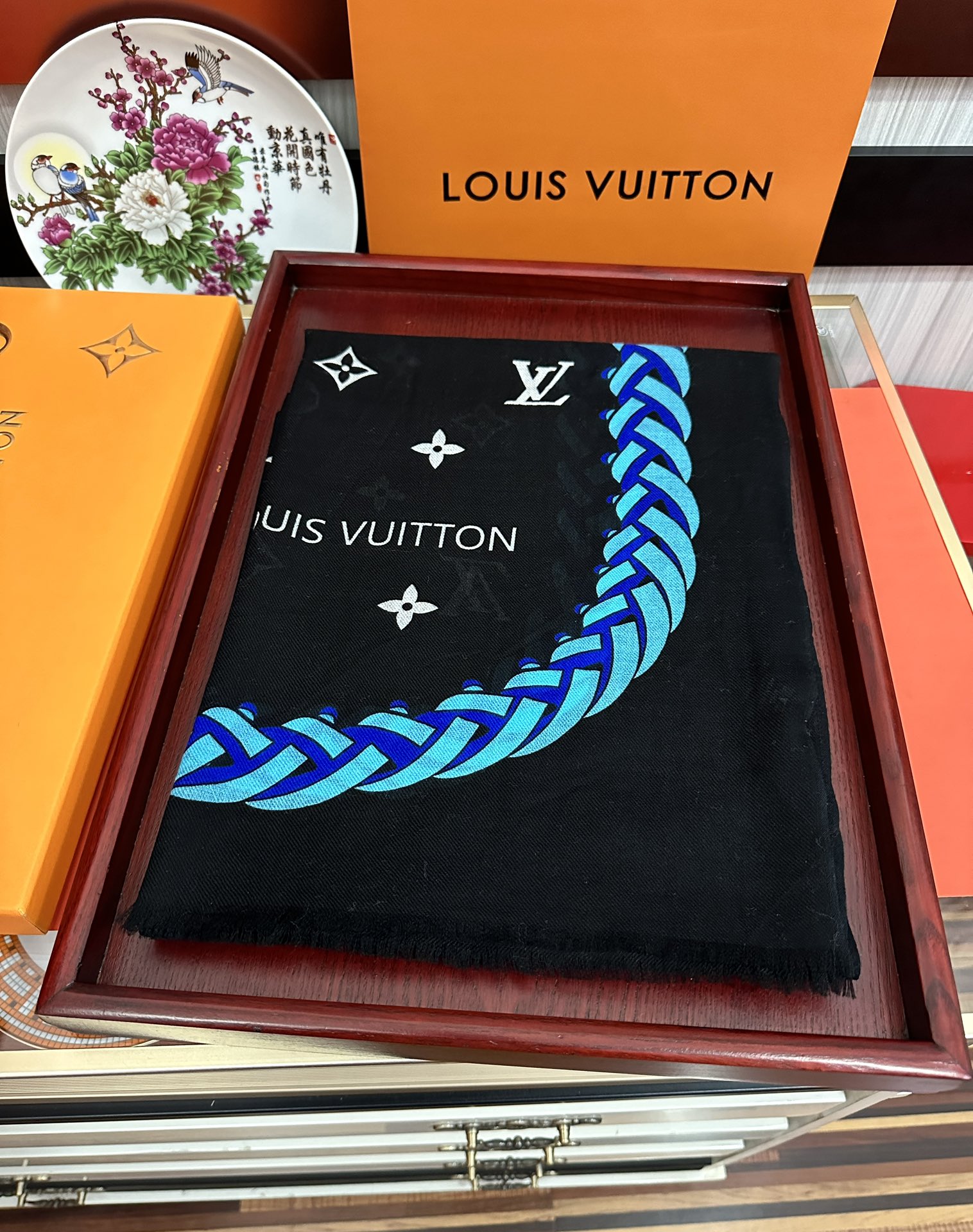 。 L v家 2026最新款‼️真心赞👍【戒指绒长巾】😘💍实物真心美 🎀披肩配以印花💓💃🏻无论设计喷绘都