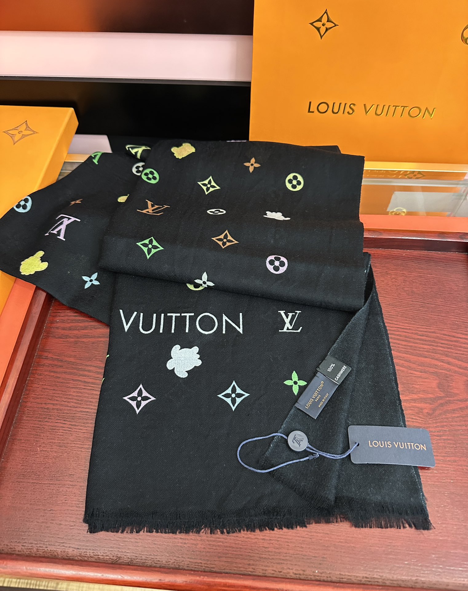 。新款 L 家 2026 最新款[得意]真心赞👍【戒指绒长巾】😘💍实物真心美 🎀披肩配以印花💓💃🏻无论设