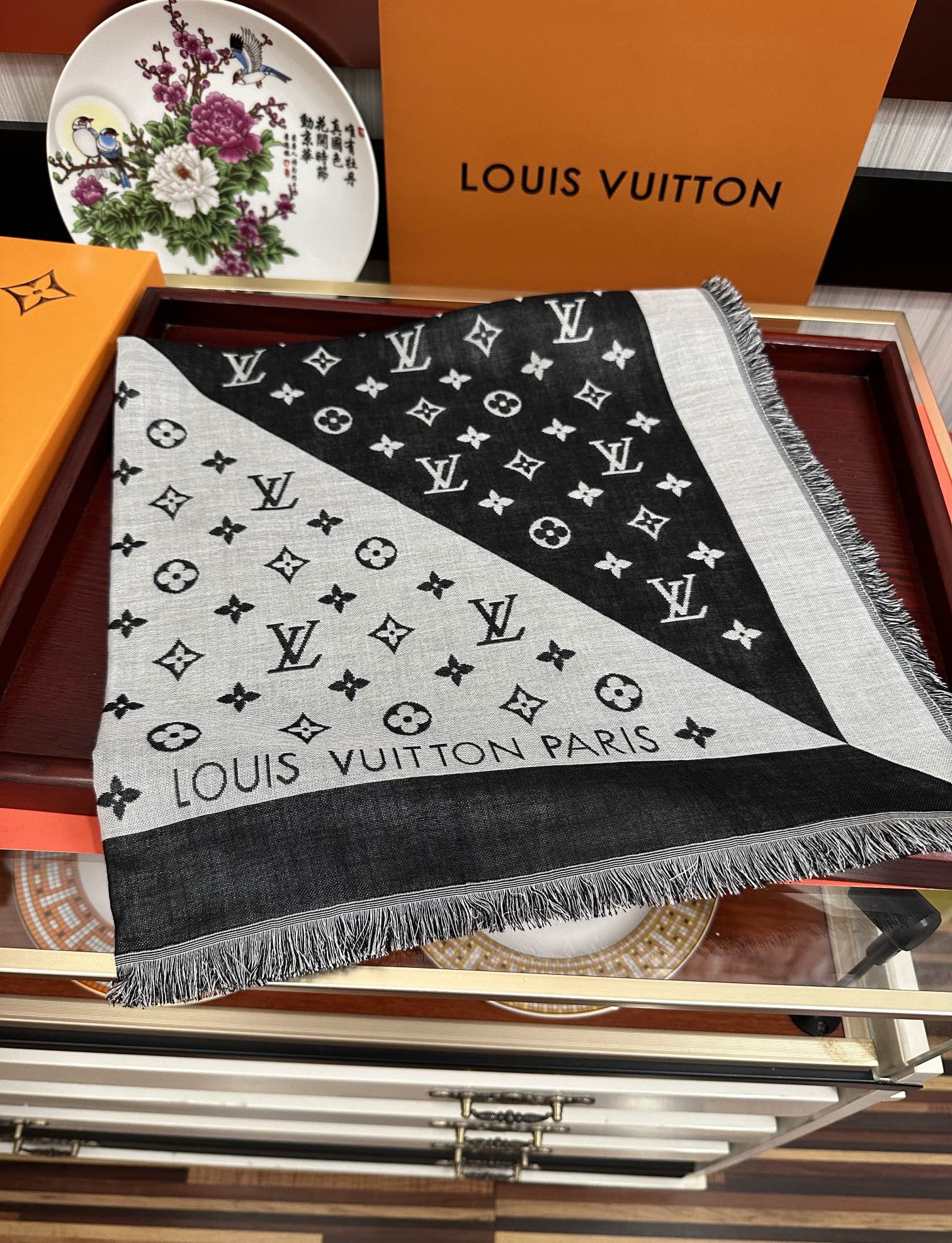 。LV 2026重磅推荐经典款L家人手必败一条最最经典款💪🏻💪🏻采用暗纹提花🌺🌺🌺技术重新演绎Monog