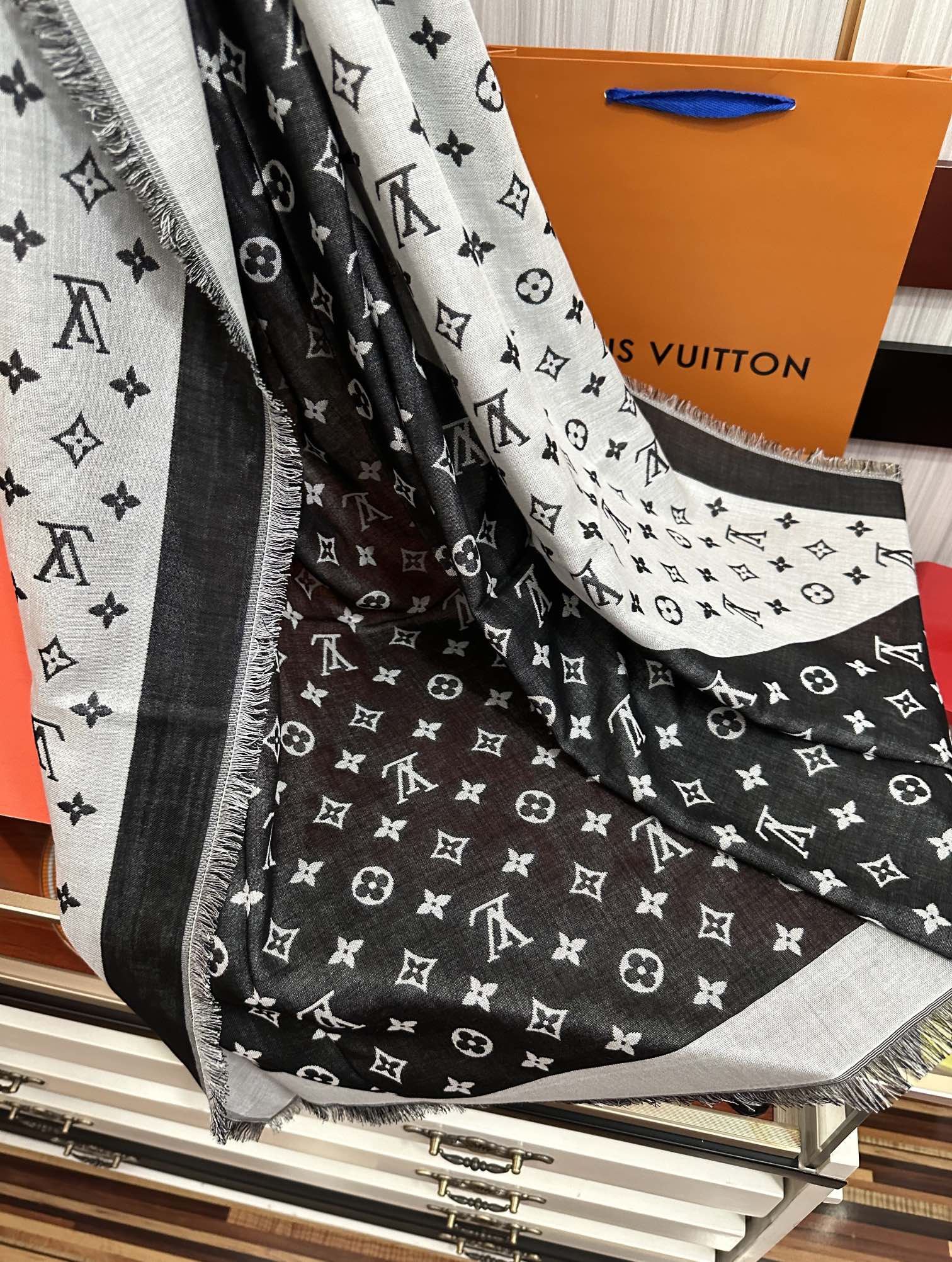 。LV 2026重磅推荐经典款L家人手必败一条最最经典款💪🏻💪🏻采用暗纹提花🌺🌺🌺技术重新演绎Monog