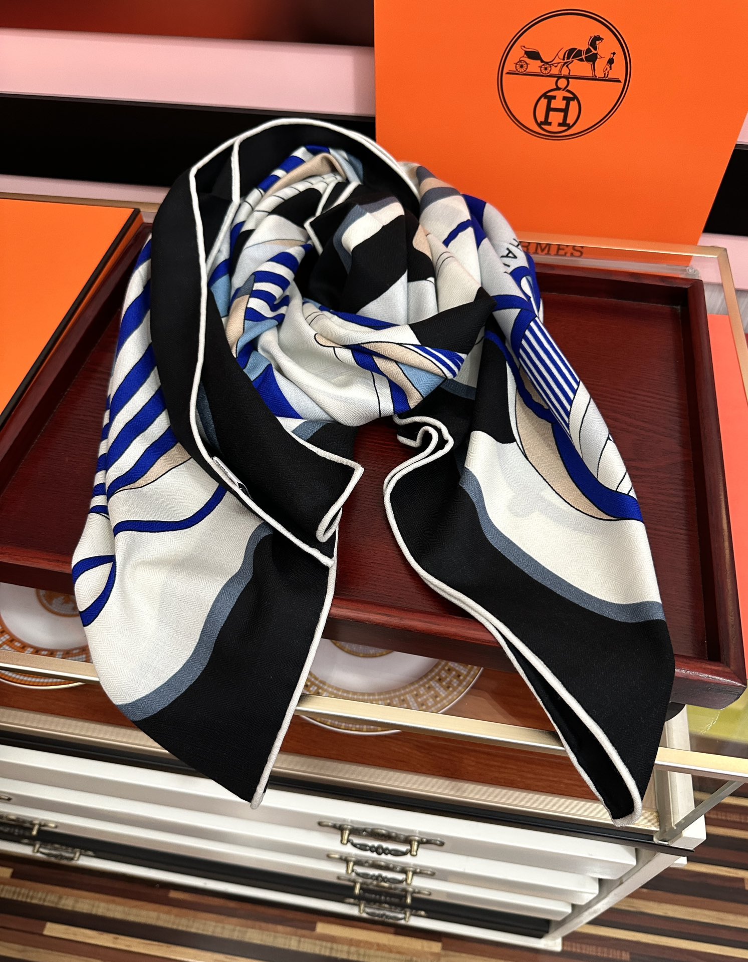 。爱马仕2026 秋冬新款[爱心]【马术学院】新一季丝巾采购清单估计各位养马人们已经列好了[太阳]我就不