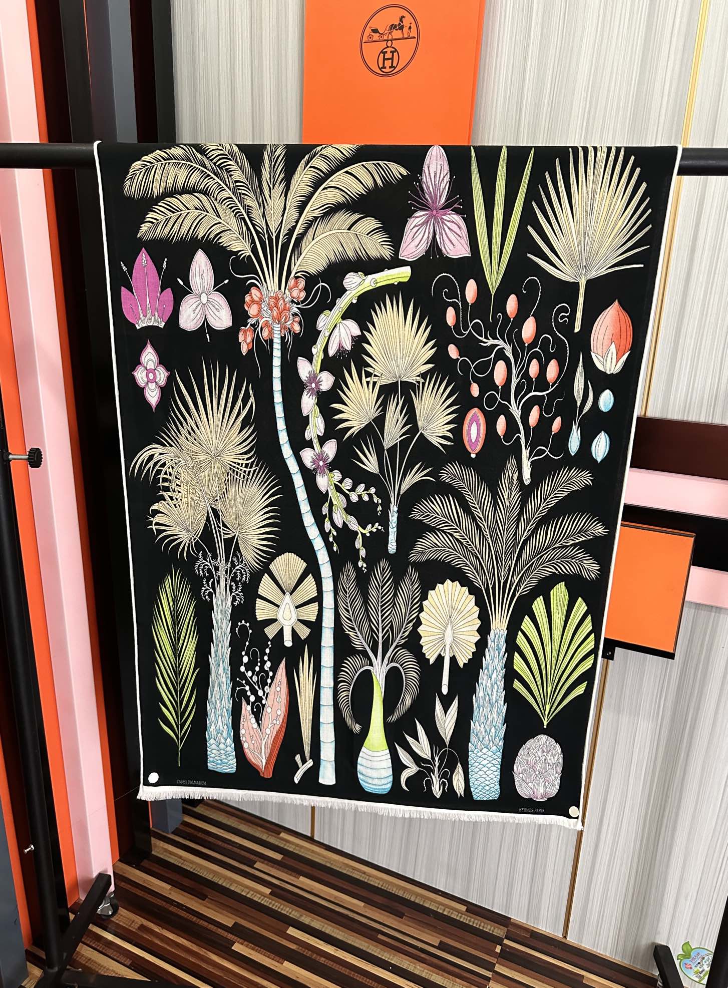 。爱马仕 太美了[吃瓜]下手一定要快[嘴唇]四季都可以用[勾引]真心美的让人非常非上身效果简直美翻了 品