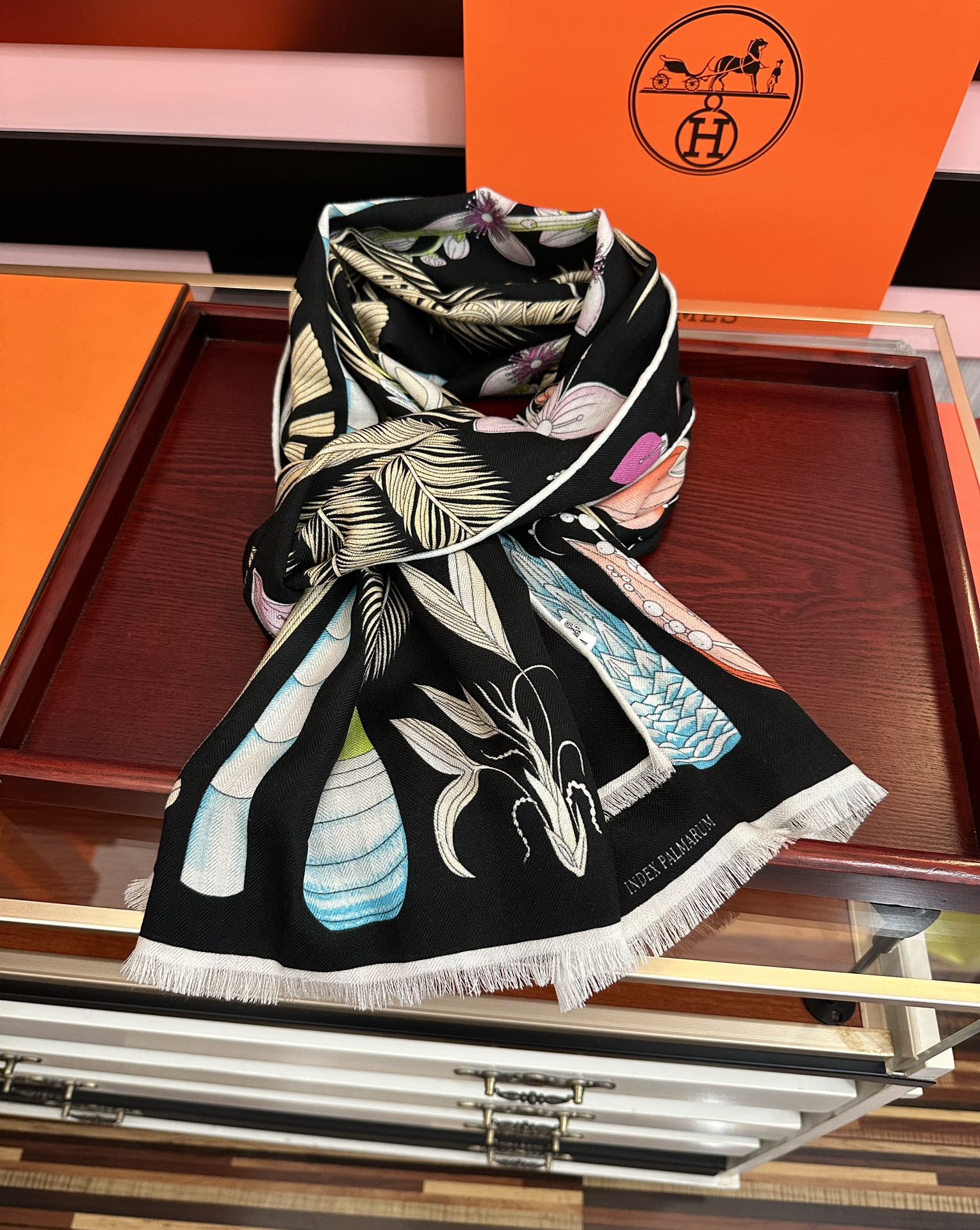 。爱马仕 太美了[吃瓜]下手一定要快[嘴唇]四季都可以用[勾引]真心美的让人非常非上身效果简直美翻了 品