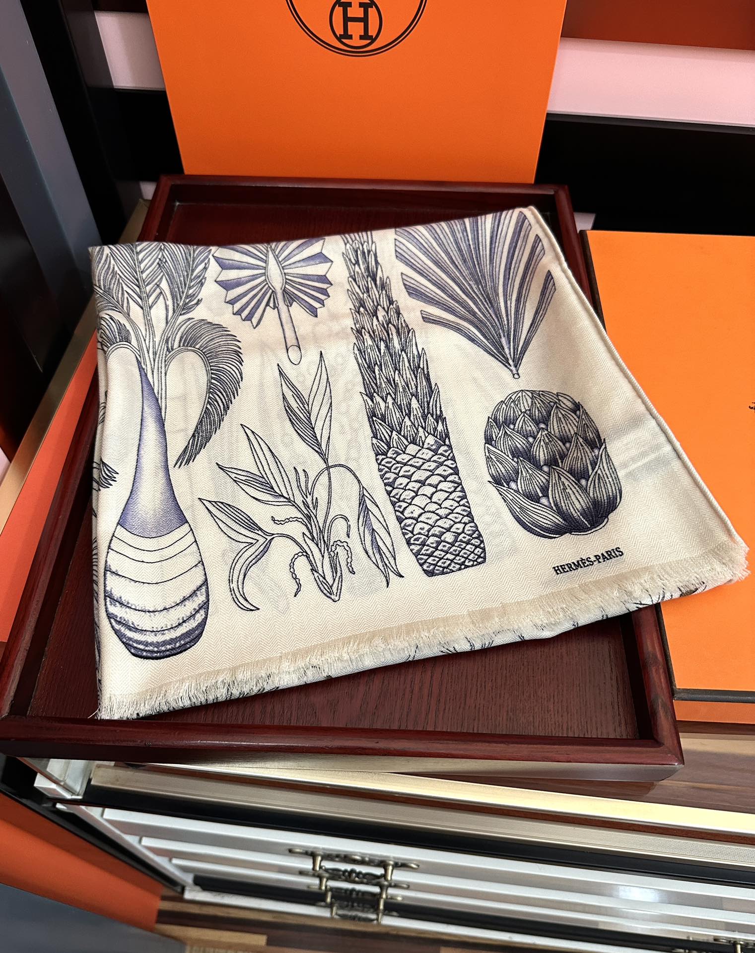 。爱马仕 太美了[吃瓜]下手一定要快[嘴唇]四季都可以用[勾引]真心美的让人非常非上身效果简直美翻了 品