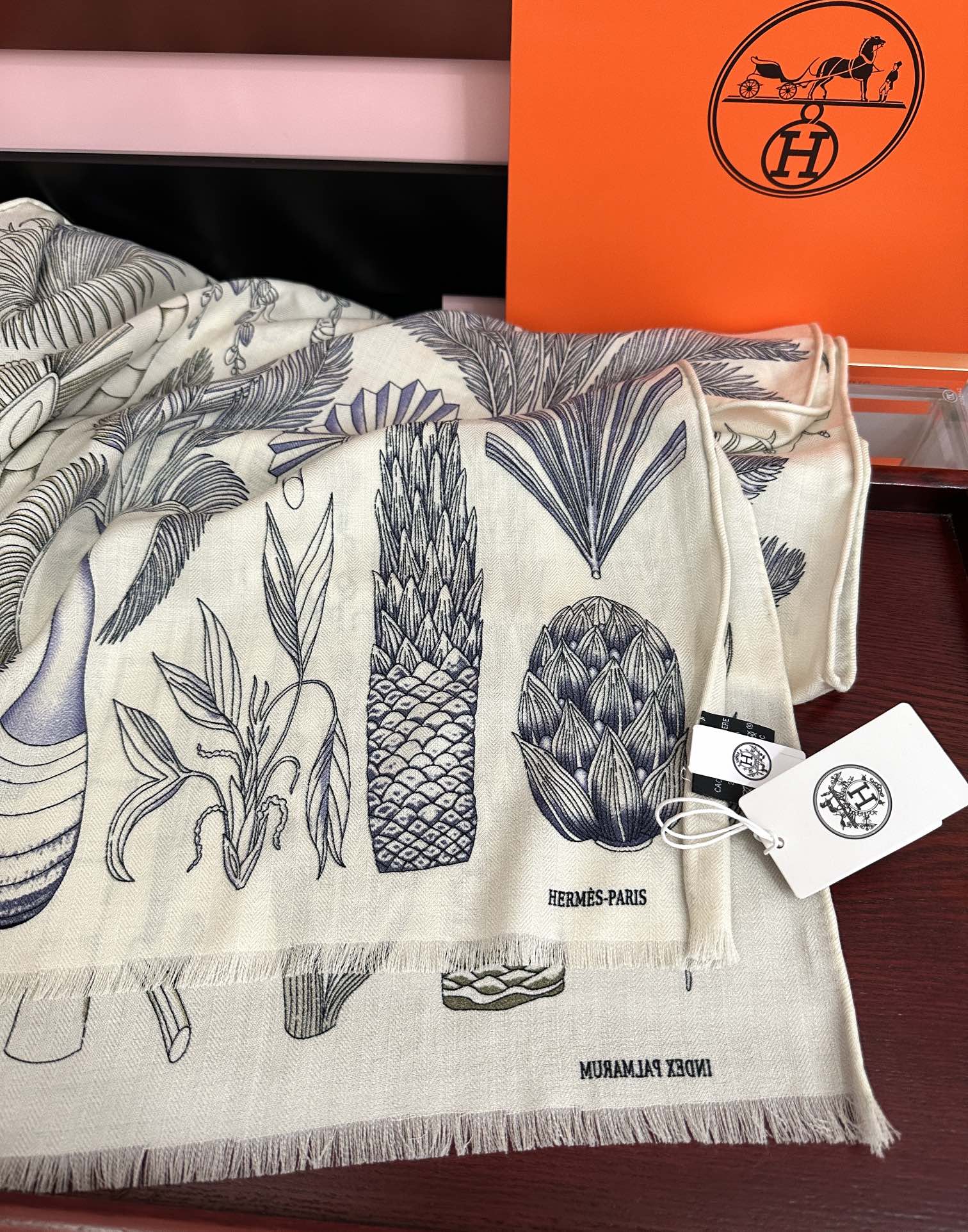 。爱马仕 太美了[吃瓜]下手一定要快[嘴唇]四季都可以用[勾引]真心美的让人非常非上身效果简直美翻了 品