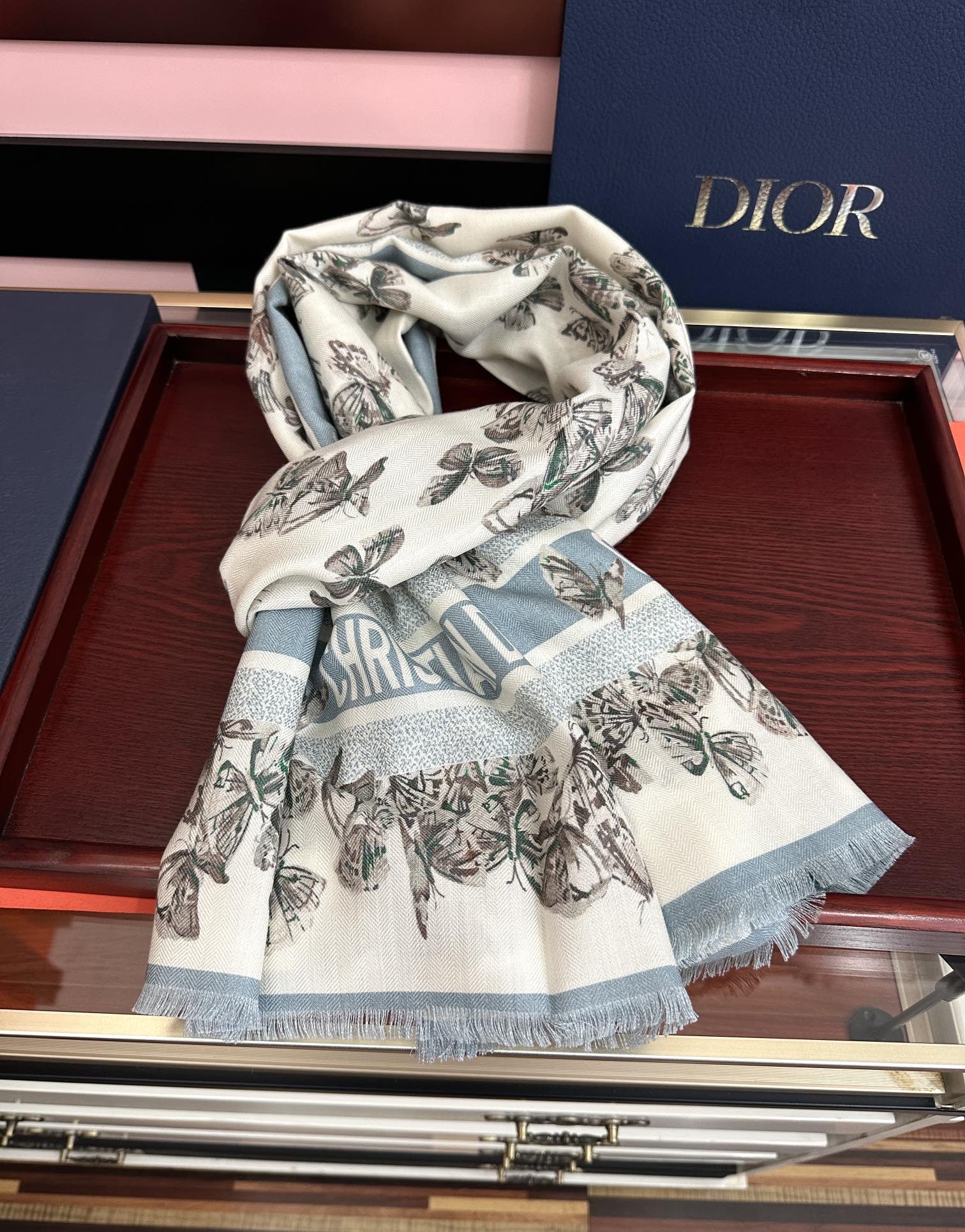 上新 迪奥。2011双面同色【蝴蝶🦋花朵系列】太美了[吃瓜]下手一定要快[嘴唇]四季都可以用[勾引]真心