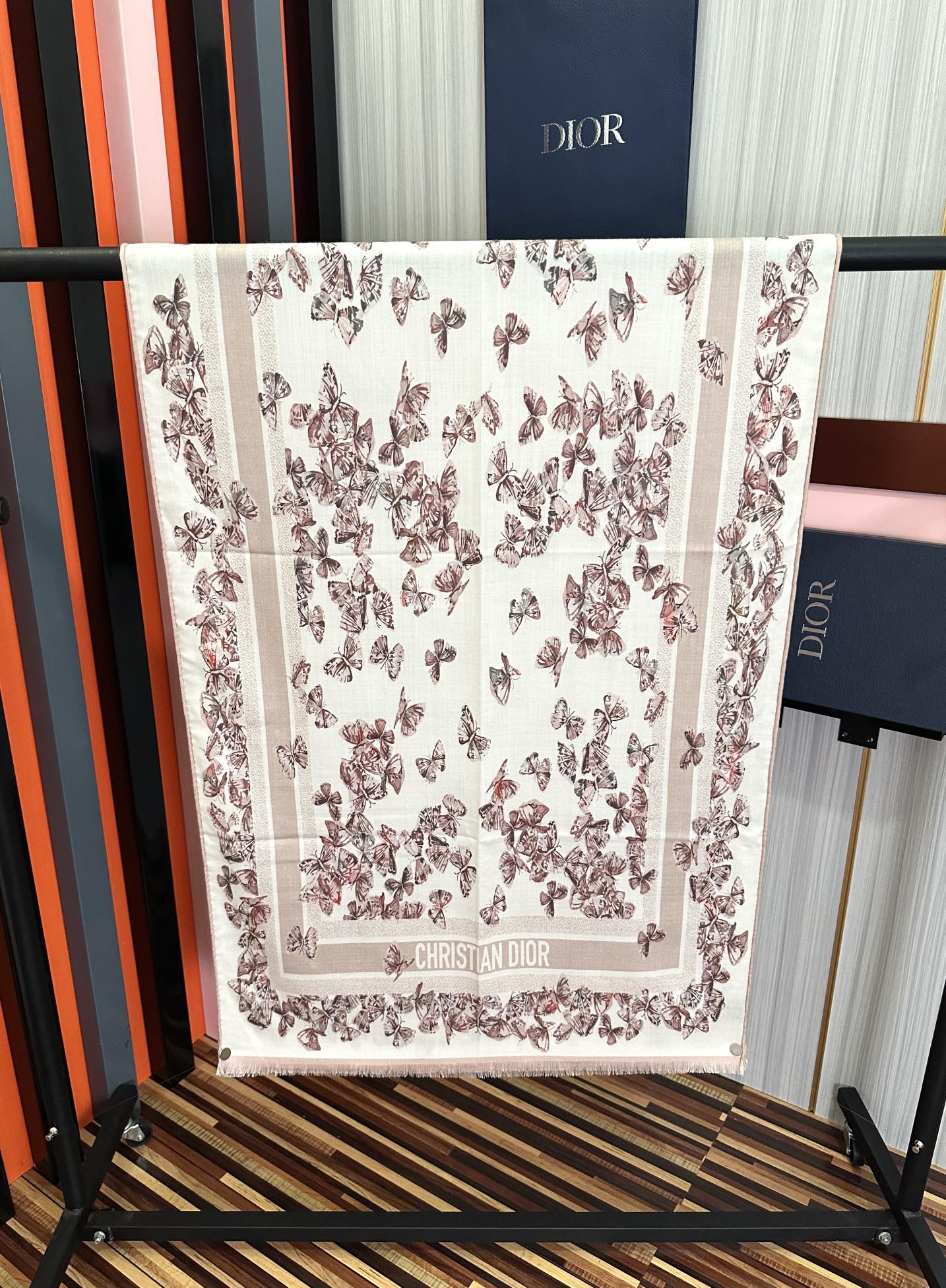 上新 迪奥。2011双面同色【蝴蝶🦋花朵系列】太美了[吃瓜]下手一定要快[嘴唇]四季都可以用[勾引]真心