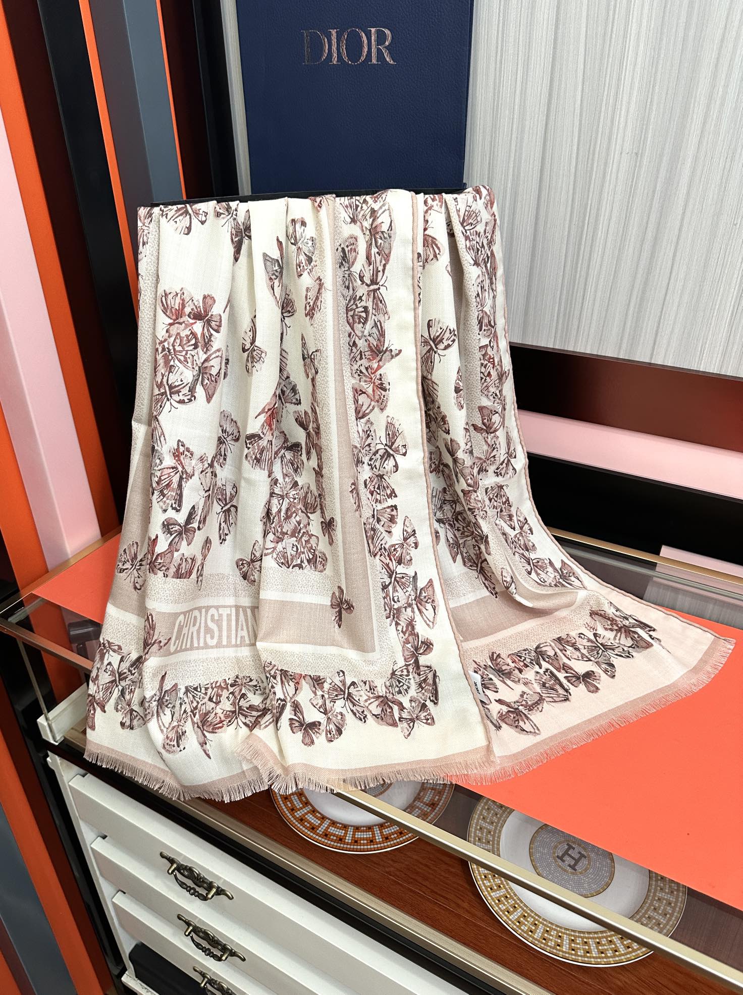 上新 迪奥。2011双面同色【蝴蝶🦋花朵系列】太美了[吃瓜]下手一定要快[嘴唇]四季都可以用[勾引]真心