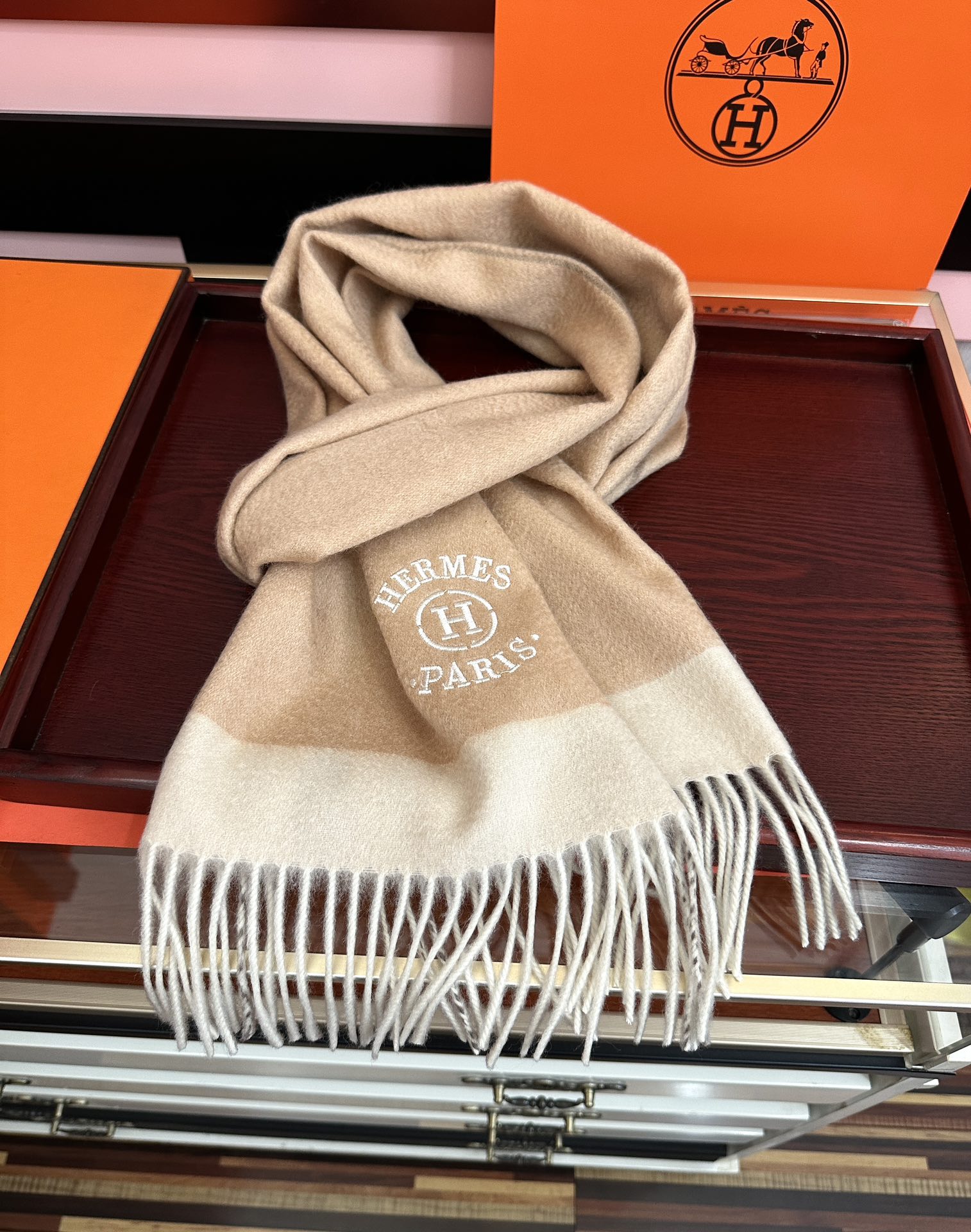 上新。 85%山羊绒 爱马仕[爱心]采用内蒙古山羊绒，2026最新款男女通用情侣款👫重磅推荐💥 经典的格