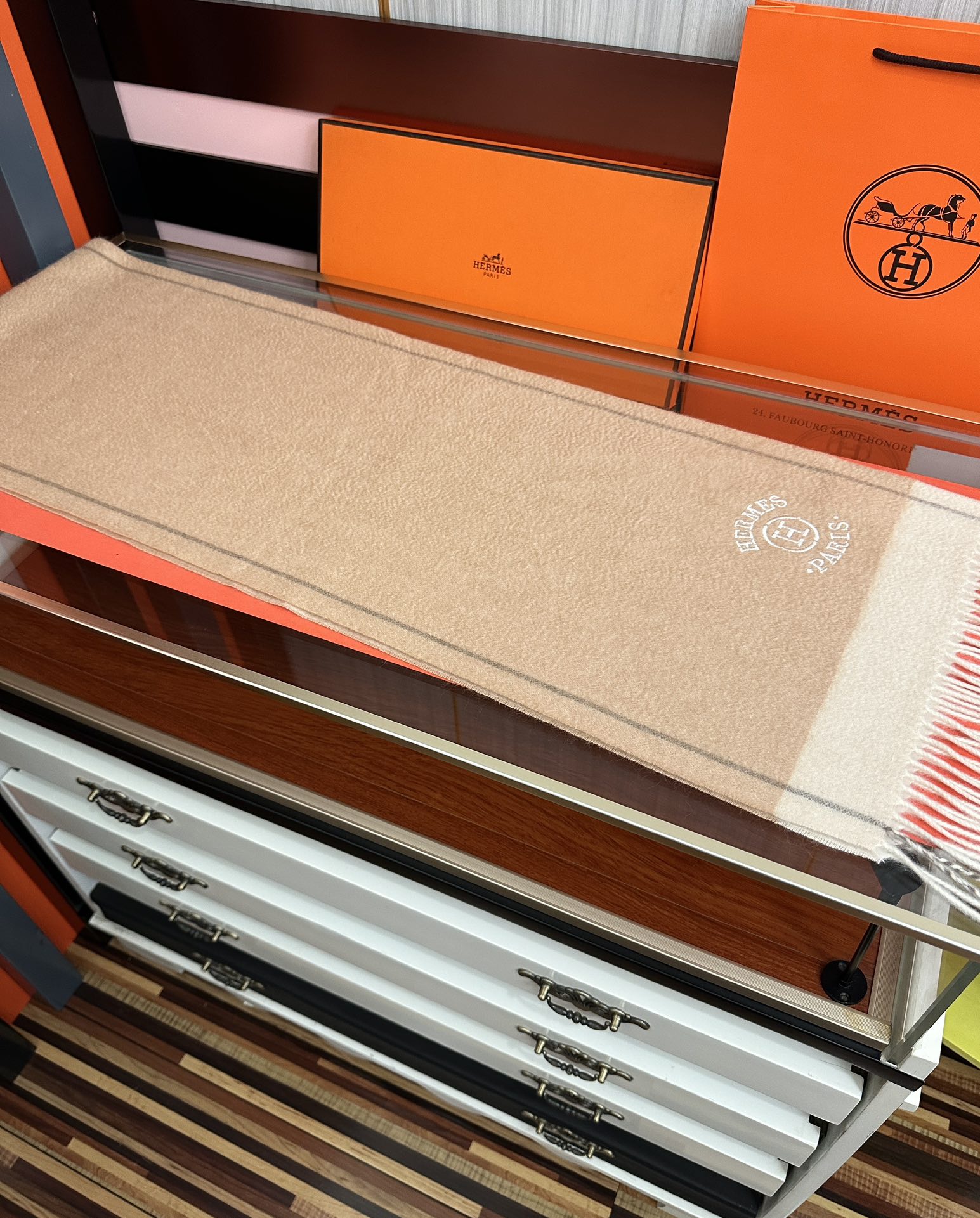 上新。 85%山羊绒 爱马仕[爱心]采用内蒙古山羊绒，2026最新款男女通用情侣款👫重磅推荐💥 经典的格