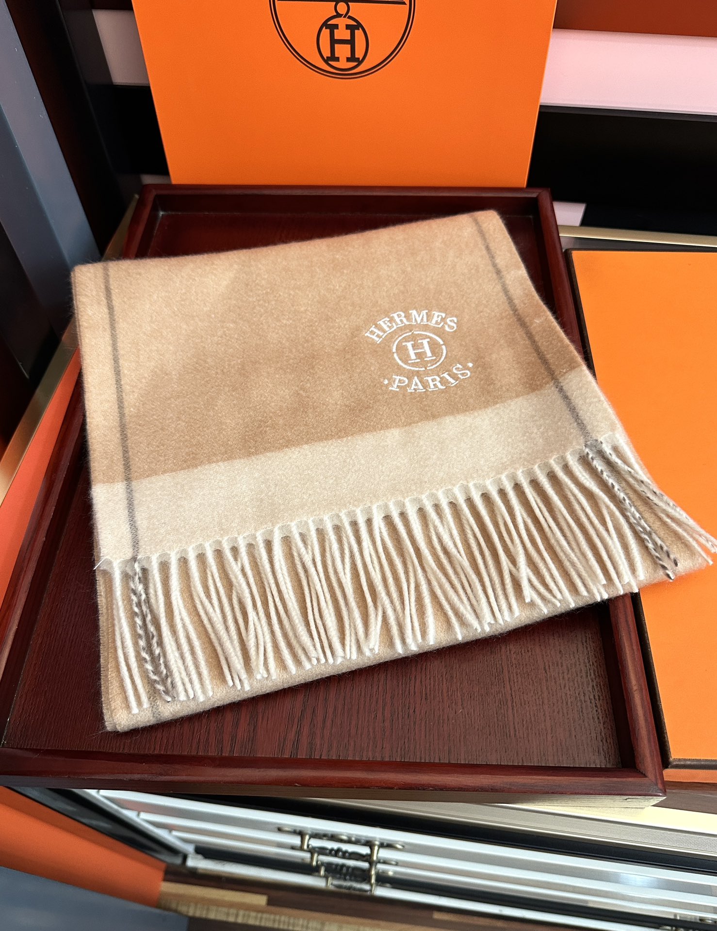 上新。 85%山羊绒 爱马仕[爱心]采用内蒙古山羊绒，2026最新款男女通用情侣款👫重磅推荐💥 经典的格