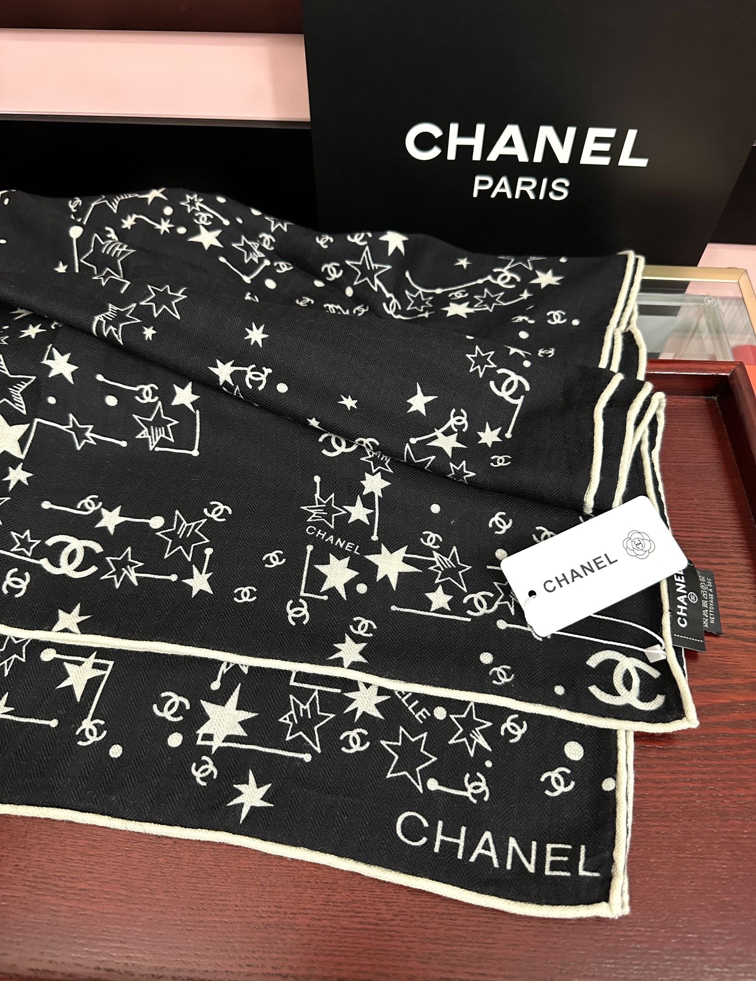 新款❤️2026 香奈儿 星星✨涂鸦 官网同步 【双面同色】[發]经典设计优雅风[礼物]~气质到骨子里[