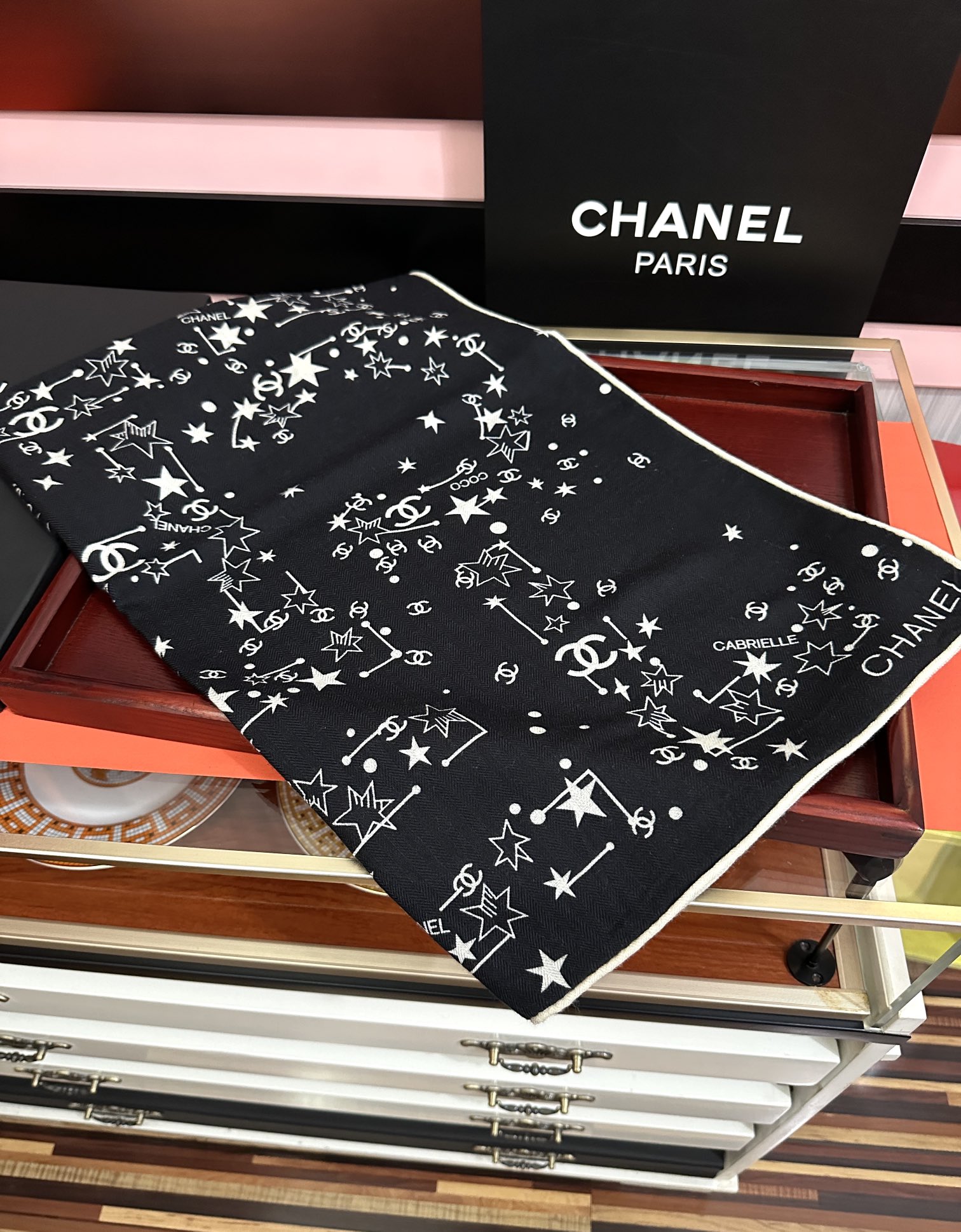 新款❤️2026 香奈儿 星星✨涂鸦 官网同步 【双面同色】[發]经典设计优雅风[礼物]~气质到骨子里[