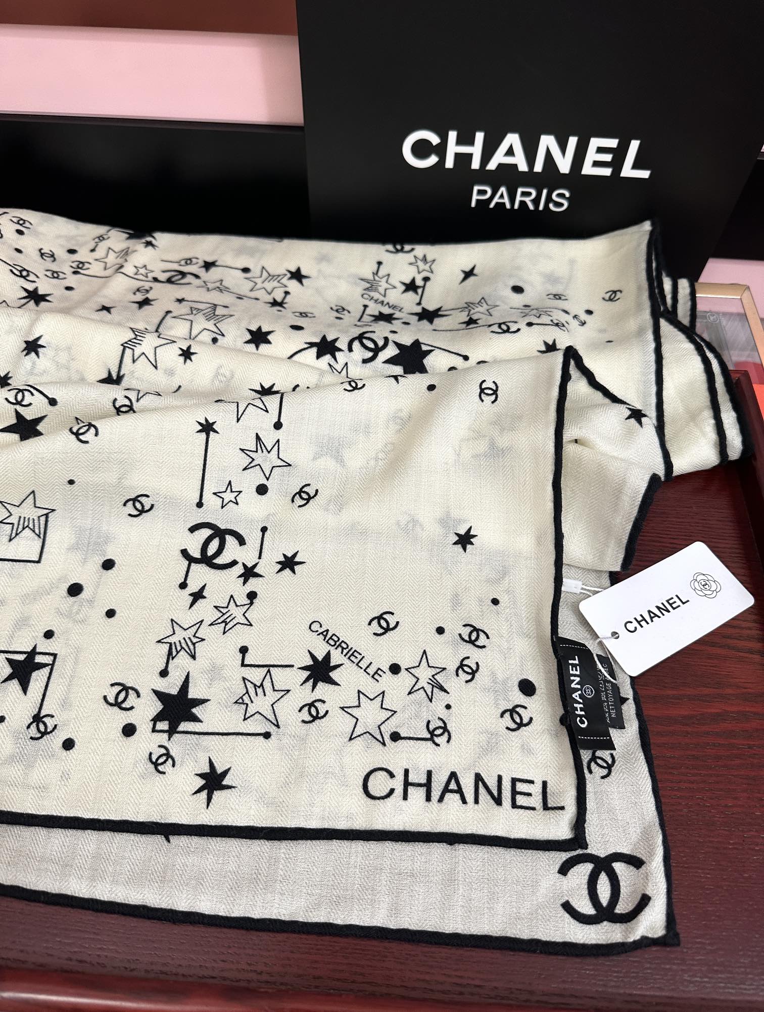 新款❤️ 香奈儿 星星✨涂鸦 官网同步 【双面同色】[發]经典设计优雅风[礼物]~气质到骨子里[色]香奶