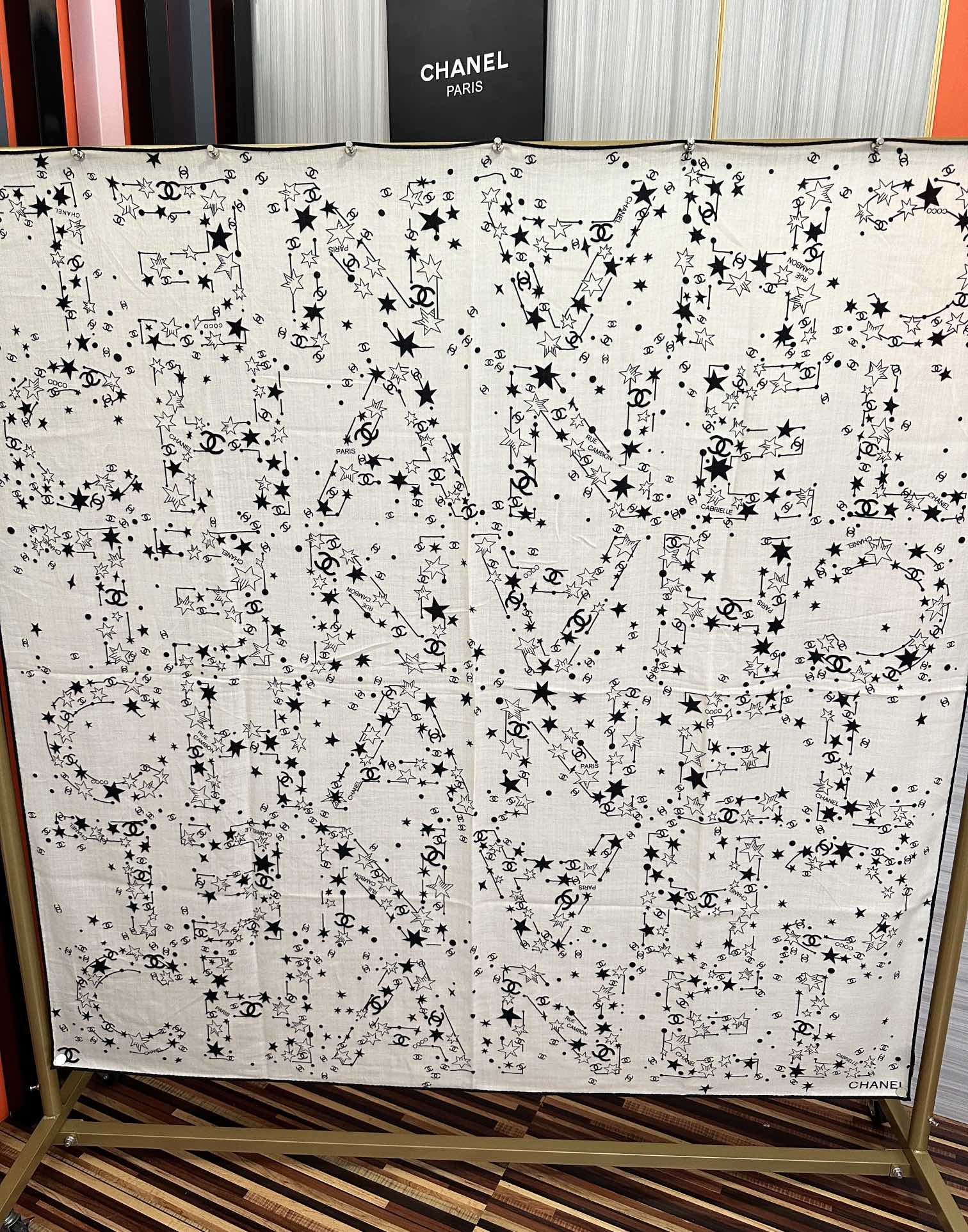 新款❤️ 香奈儿 星星✨涂鸦 官网同步 【双面同色】[發]经典设计优雅风[礼物]~气质到骨子里[色]香奶