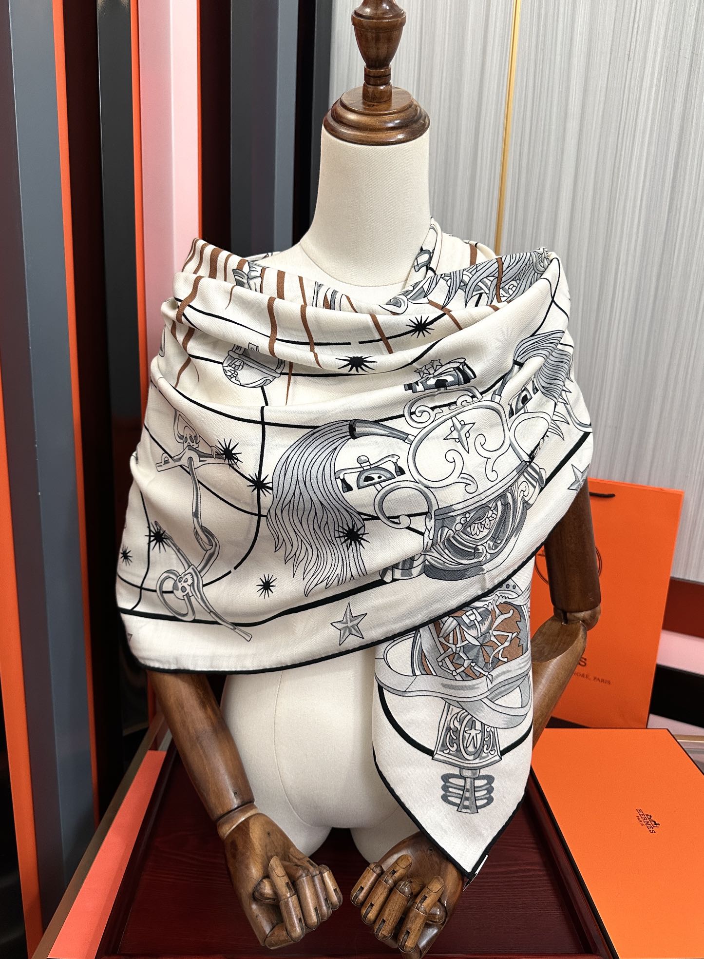 。新款 爱马仕 官网同步【星辰合唱曲】2026 秋冬新款[爱心]新一季丝巾采购清单估计各位养马人们已经列