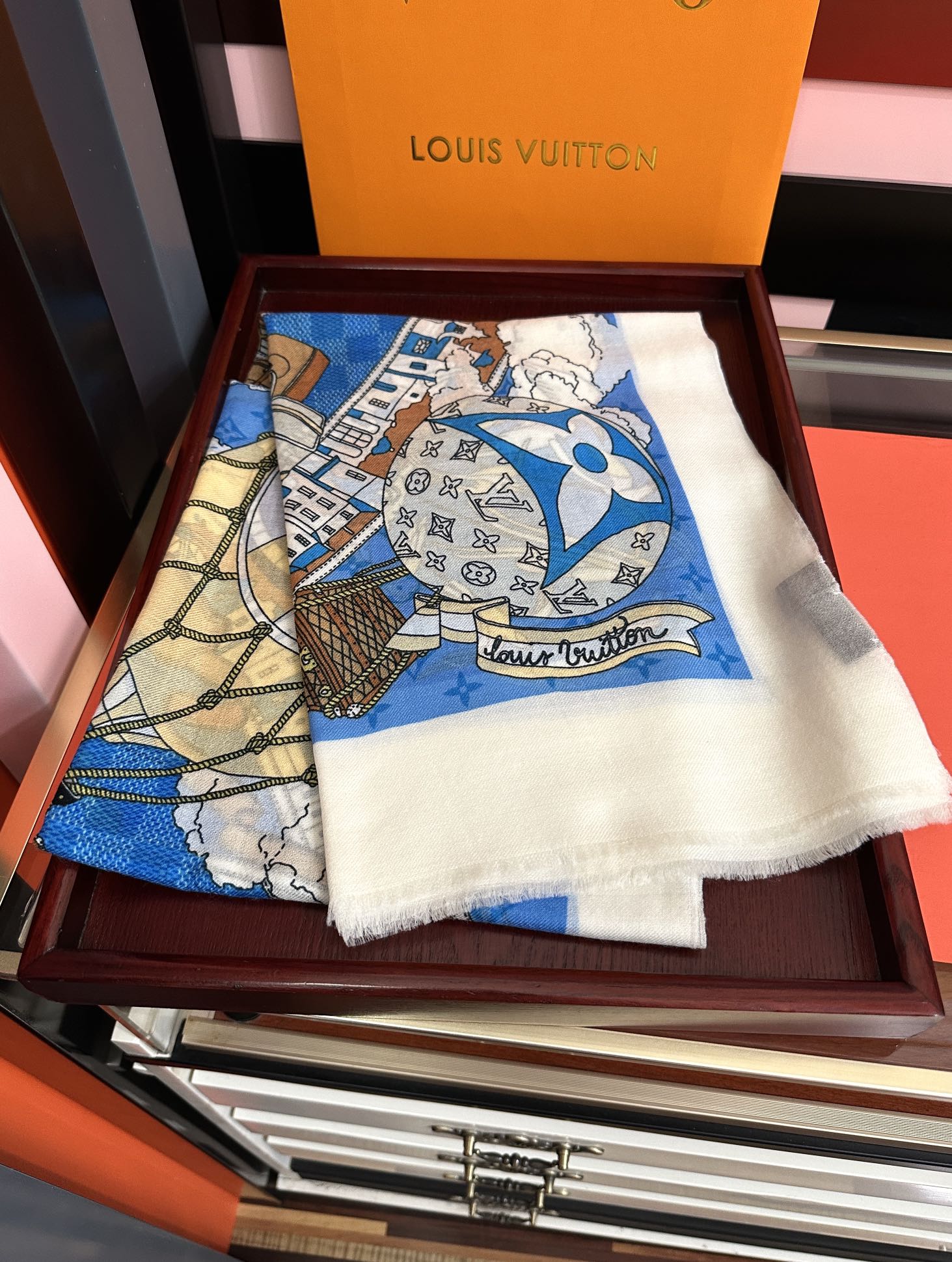 。LvZG最新款2026 重磅推荐[爱心]顶级高端设计太美了[啤酒]真心赞👍【戒指绒长巾】😘💍实物真心美