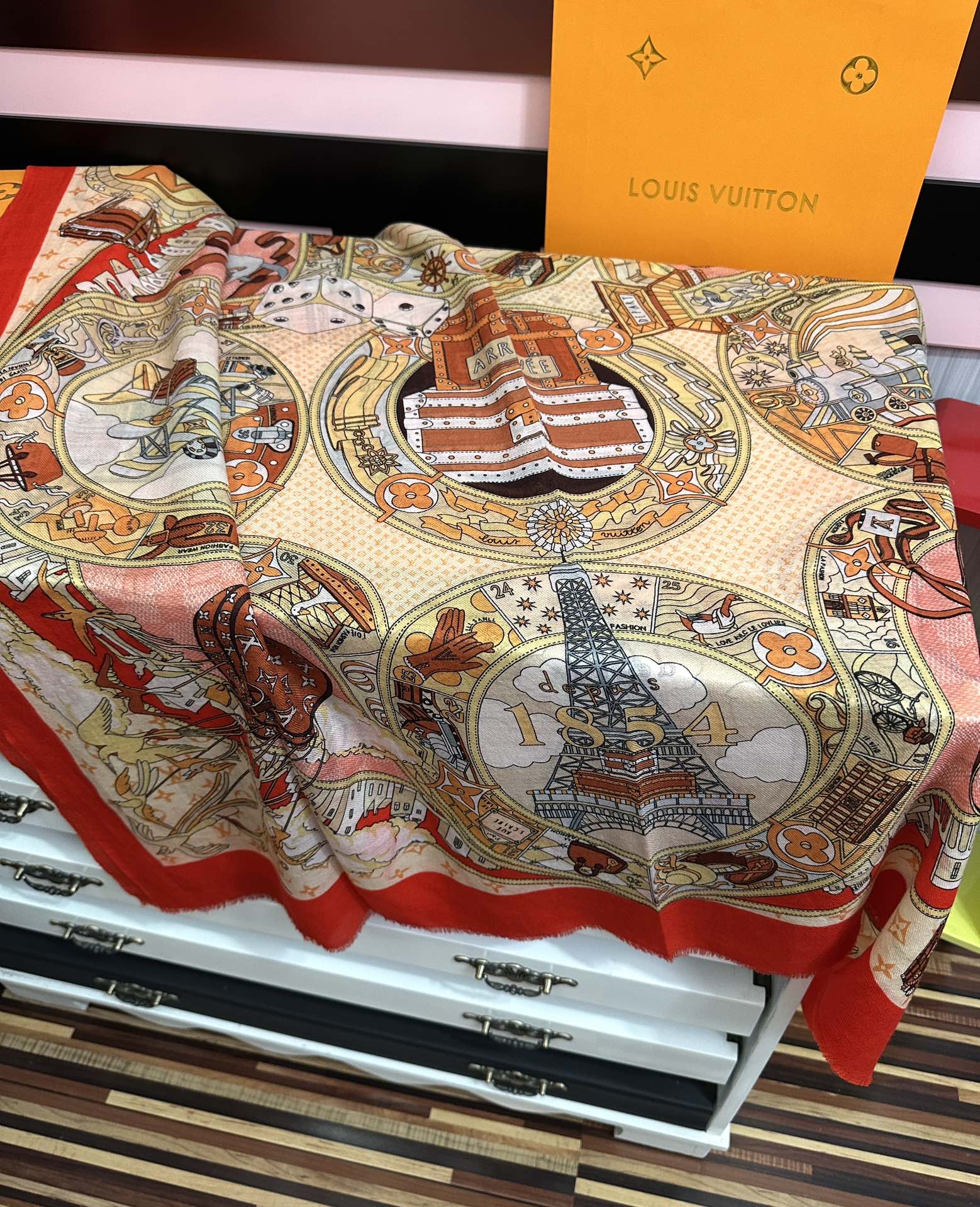 。LvZG最新款2026 重磅推荐[爱心]顶级高端设计太美了[啤酒]真心赞👍【戒指绒长巾】😘💍实物真心美