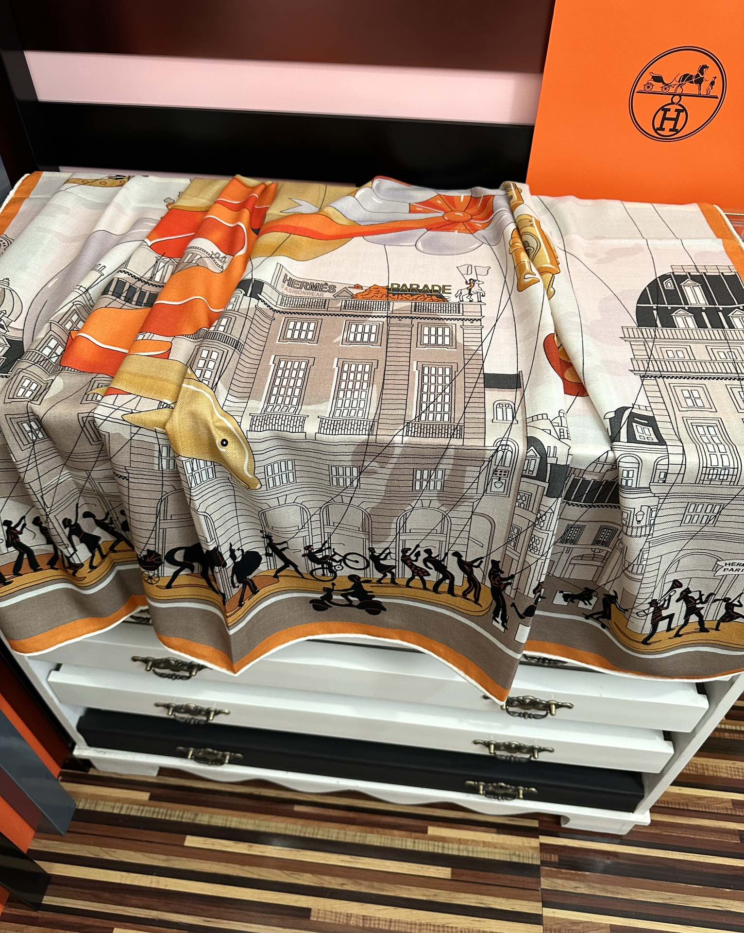 上新。爱马仕2026秋冬新款【太空探索】[爱心]新一季丝巾采购清单估计各位养马人们已经列好了[太阳]我就