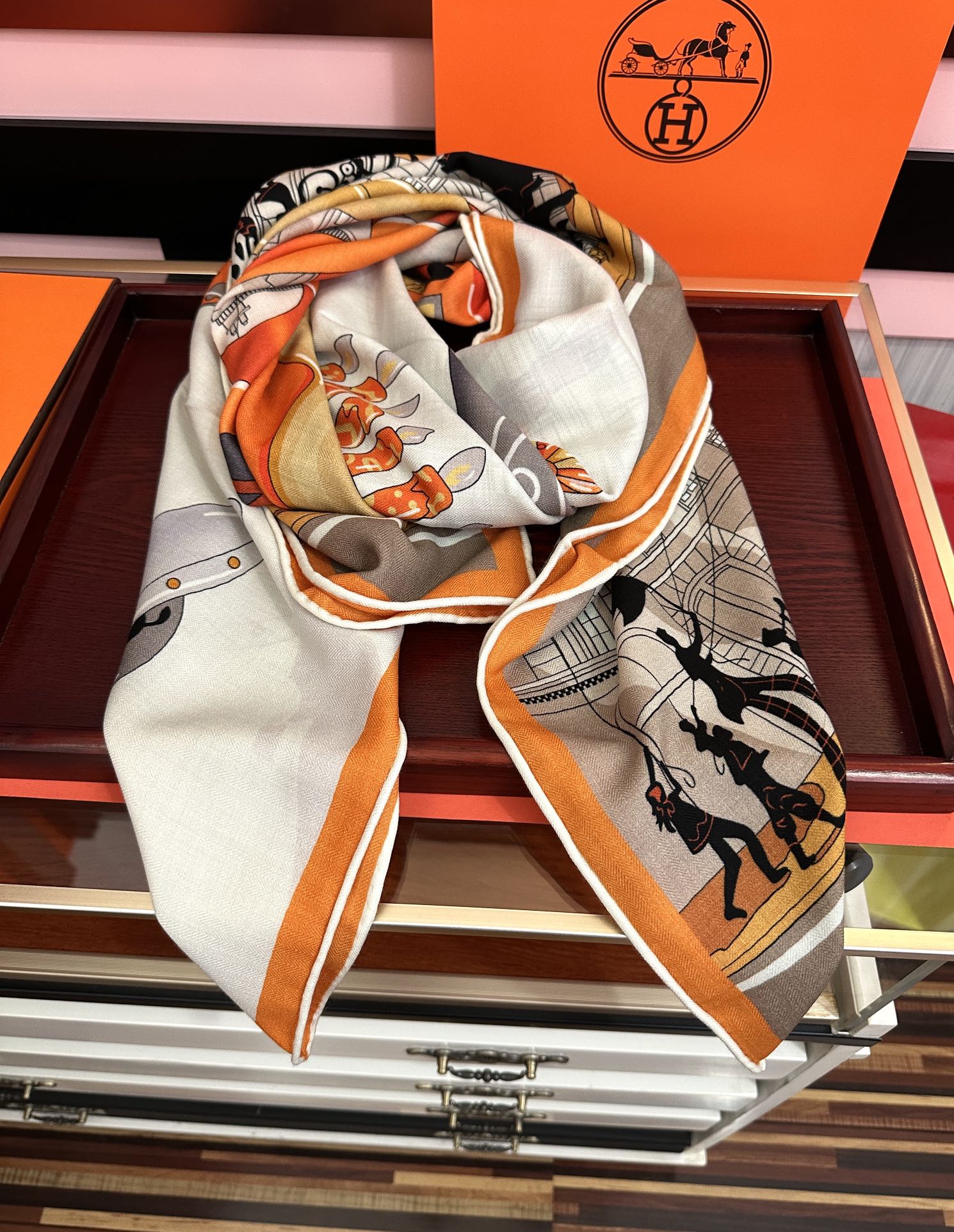 上新。爱马仕2026秋冬新款【太空探索】[爱心]新一季丝巾采购清单估计各位养马人们已经列好了[太阳]我就