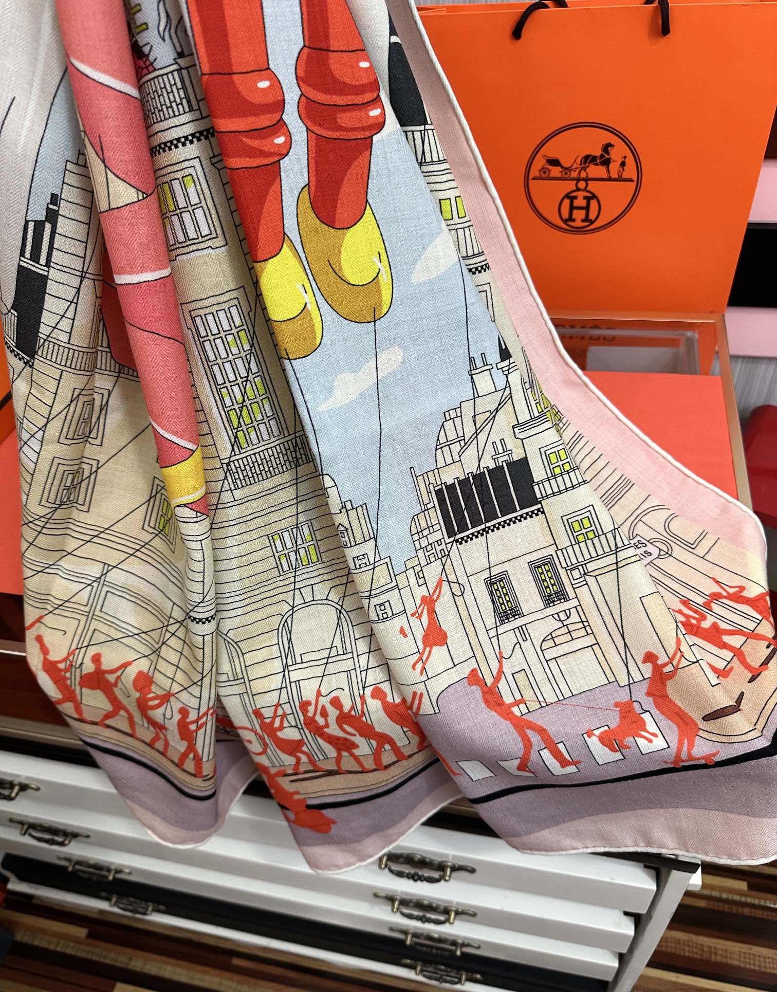 上新。爱马仕2026秋冬新款【太空探索】[爱心]新一季丝巾采购清单估计各位养马人们已经列好了[太阳]我就